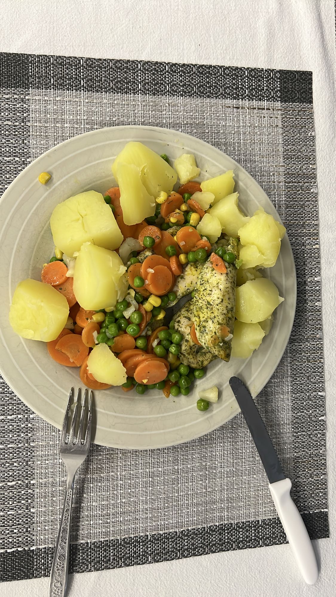 Ziemniaki z warzywami i kurczakiem