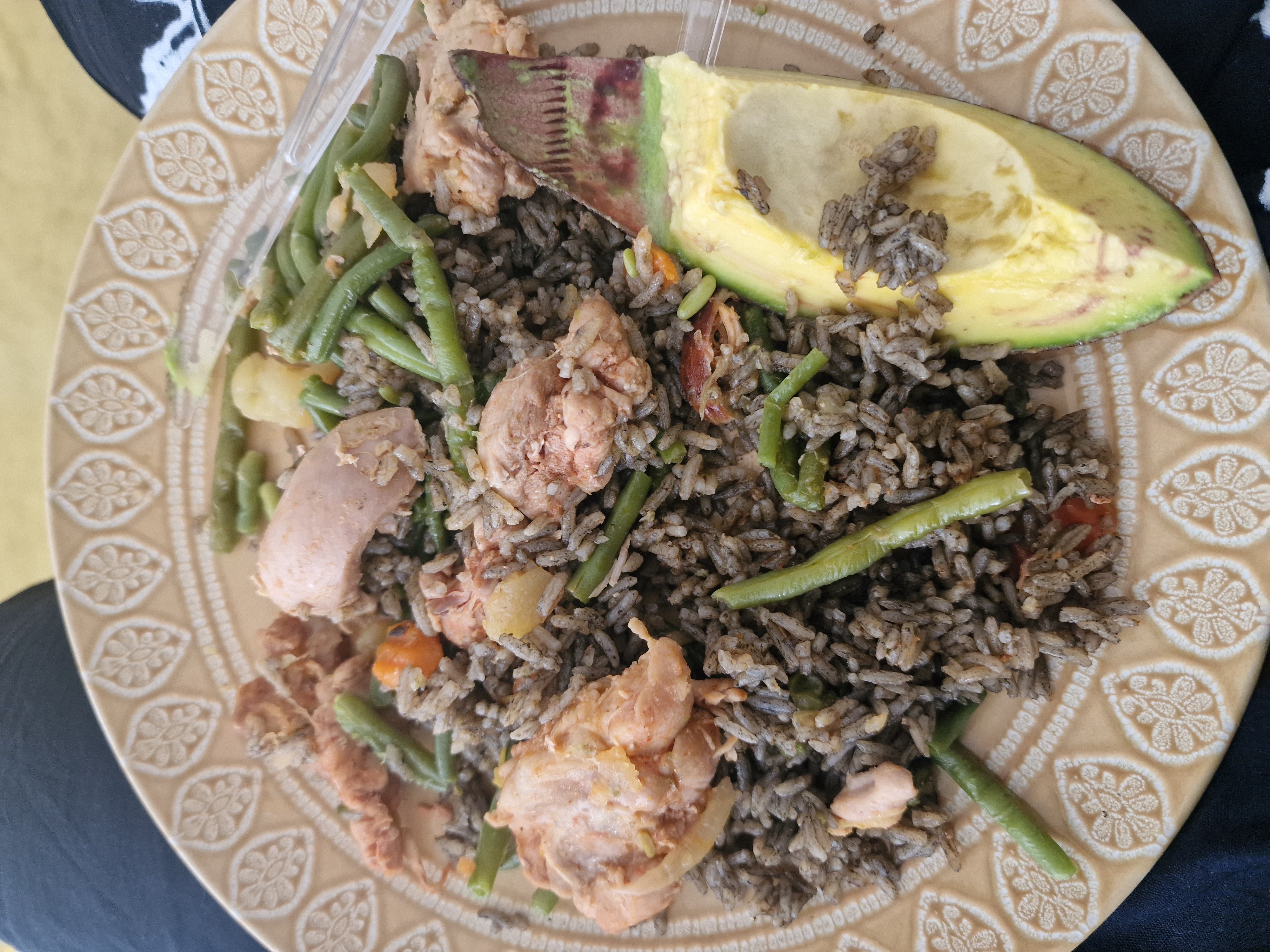 Riz noir, poulet, avocat