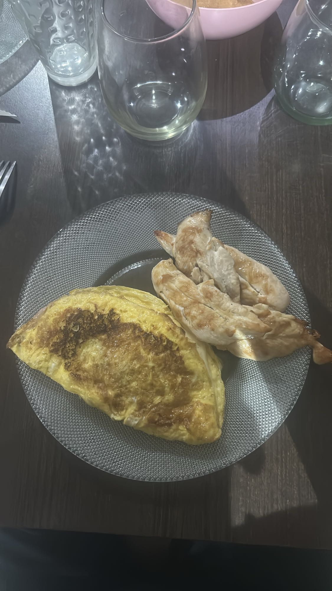omelette y pechuga de pollo