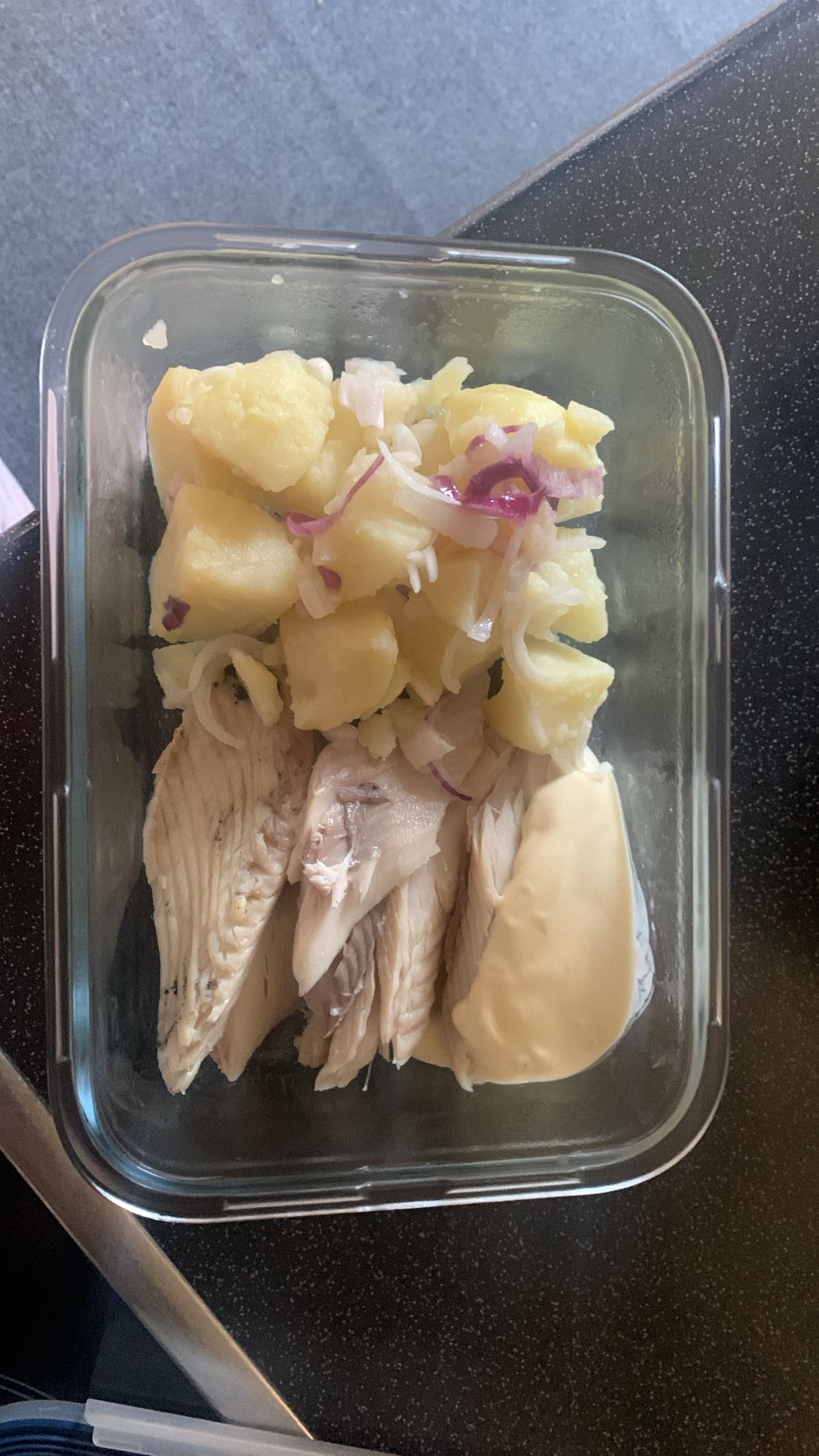 Potatis, kyckling och sås