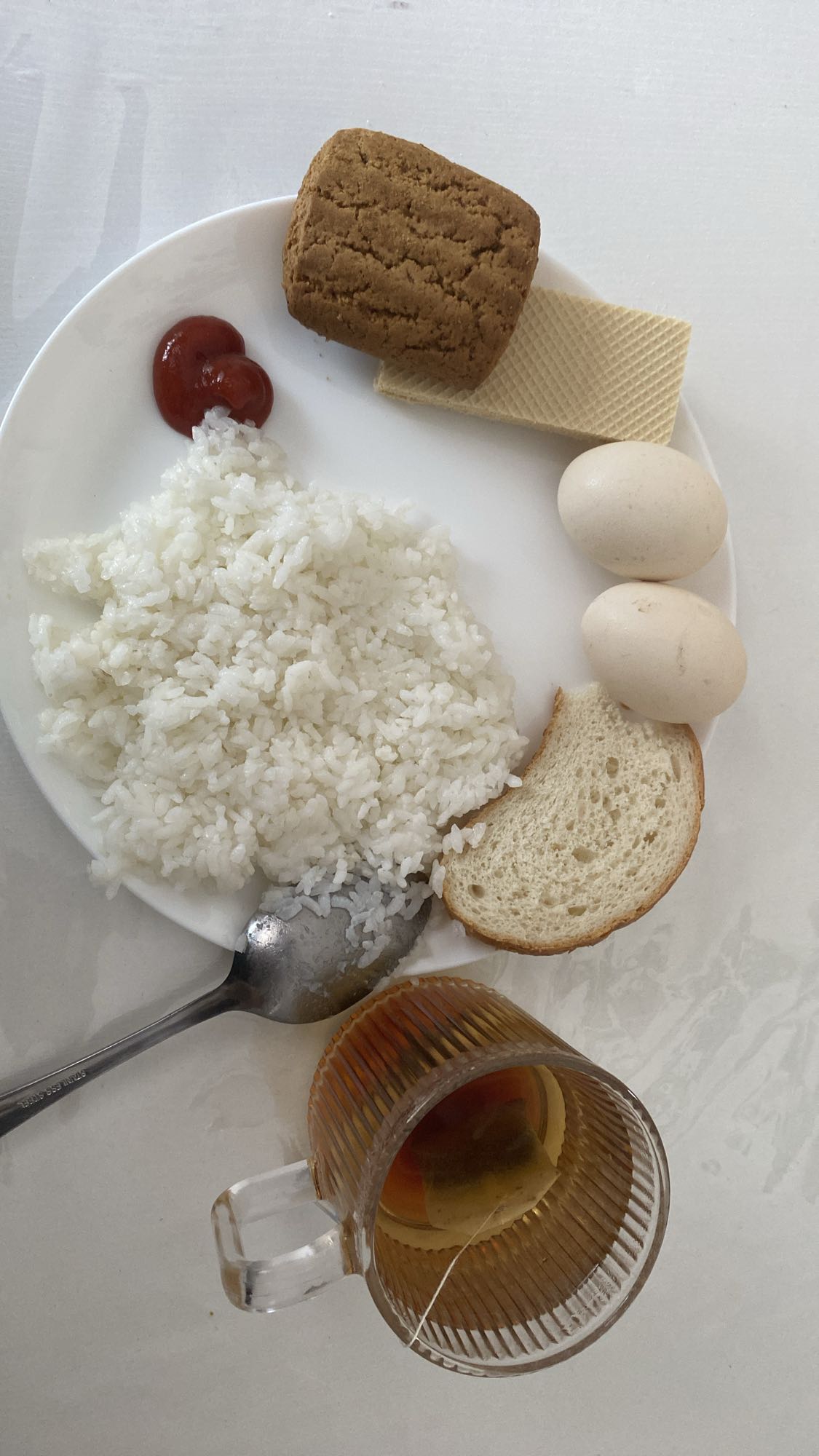 Завтрак с рисом и яйцами