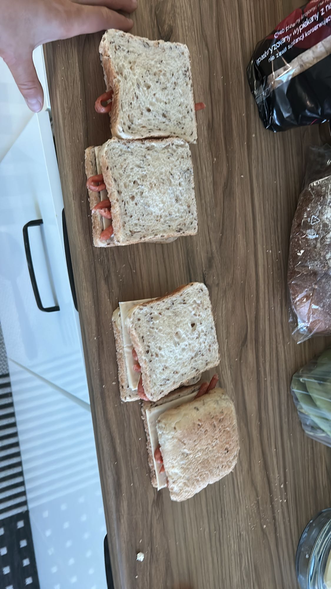 Kanapki z serem i kiełbasą