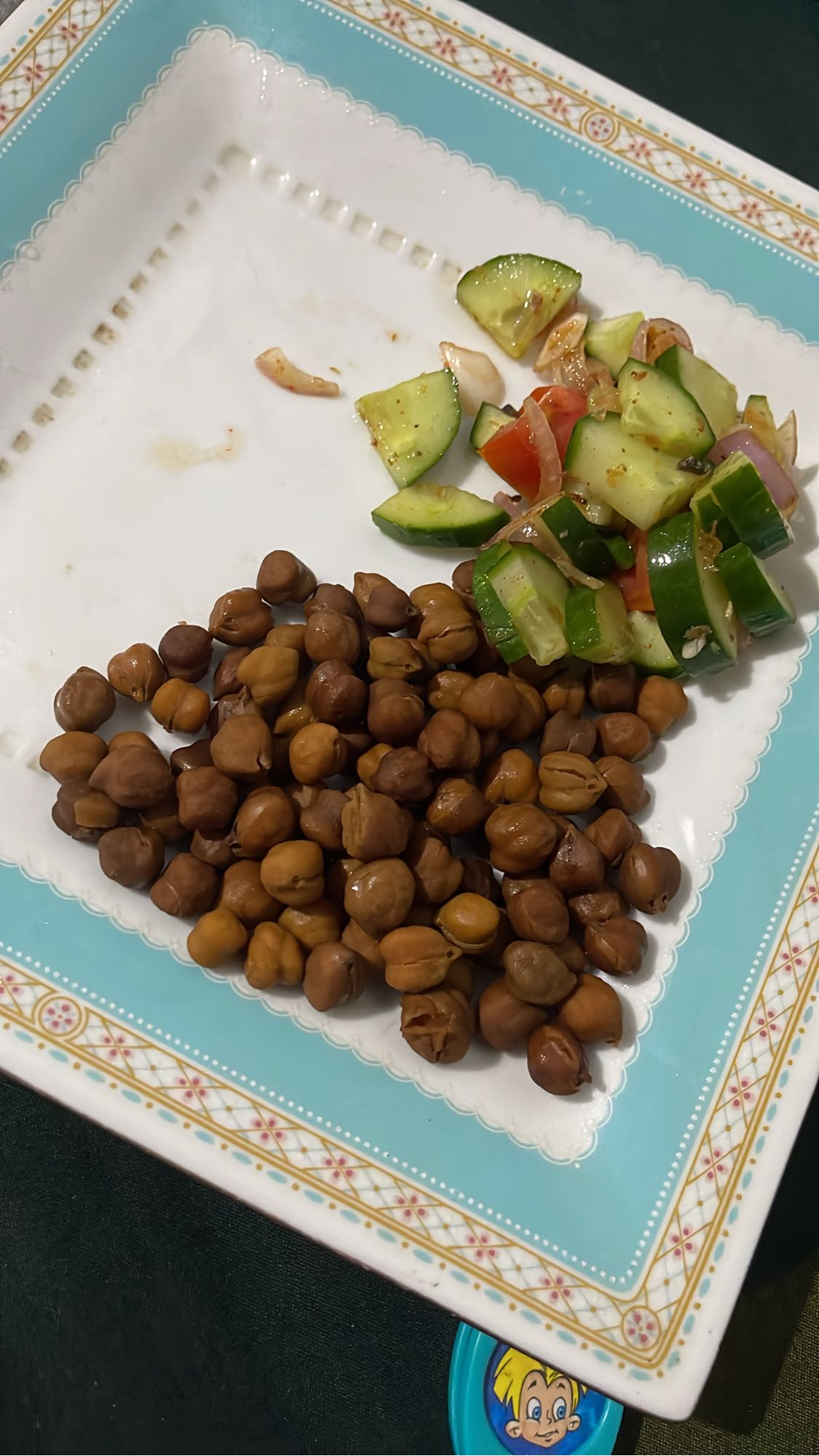 Chickpeas with salad