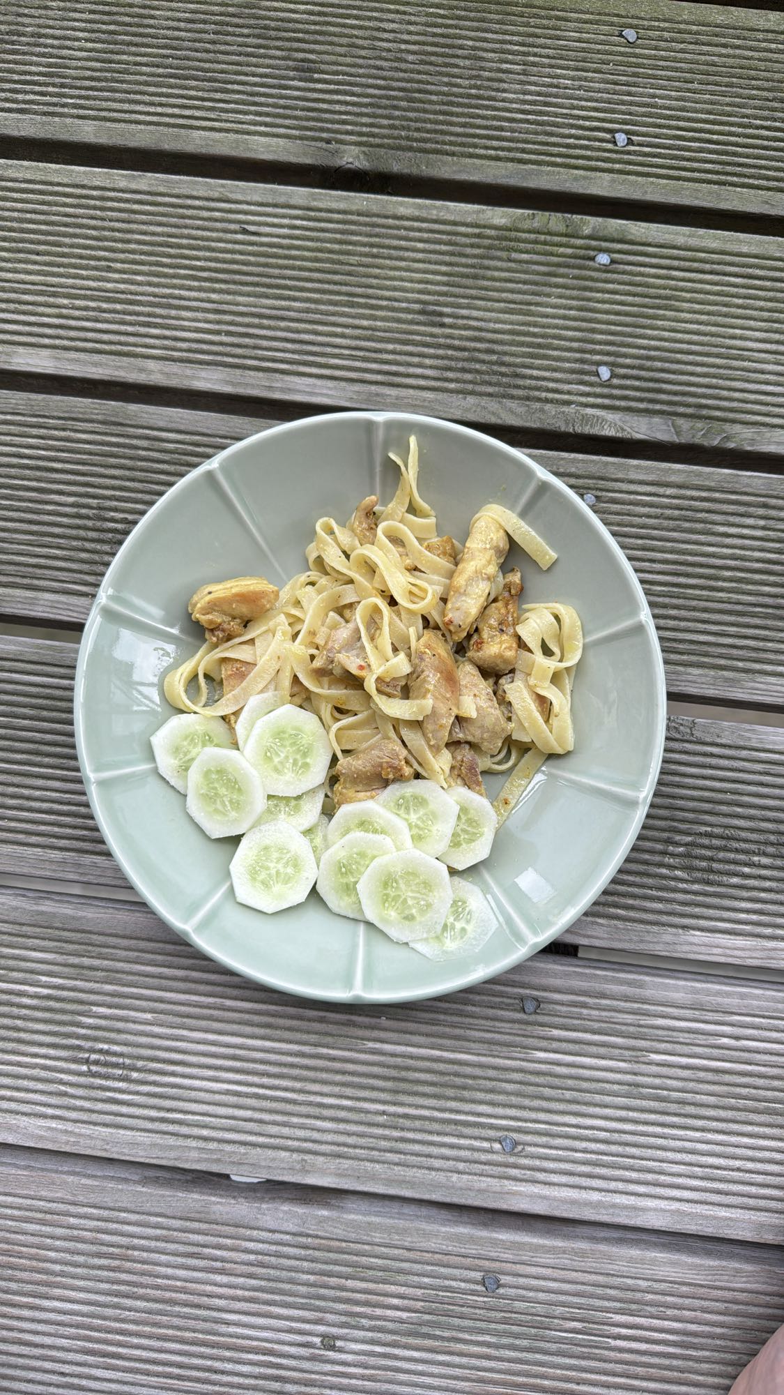 Chicken pasta with cucumber
