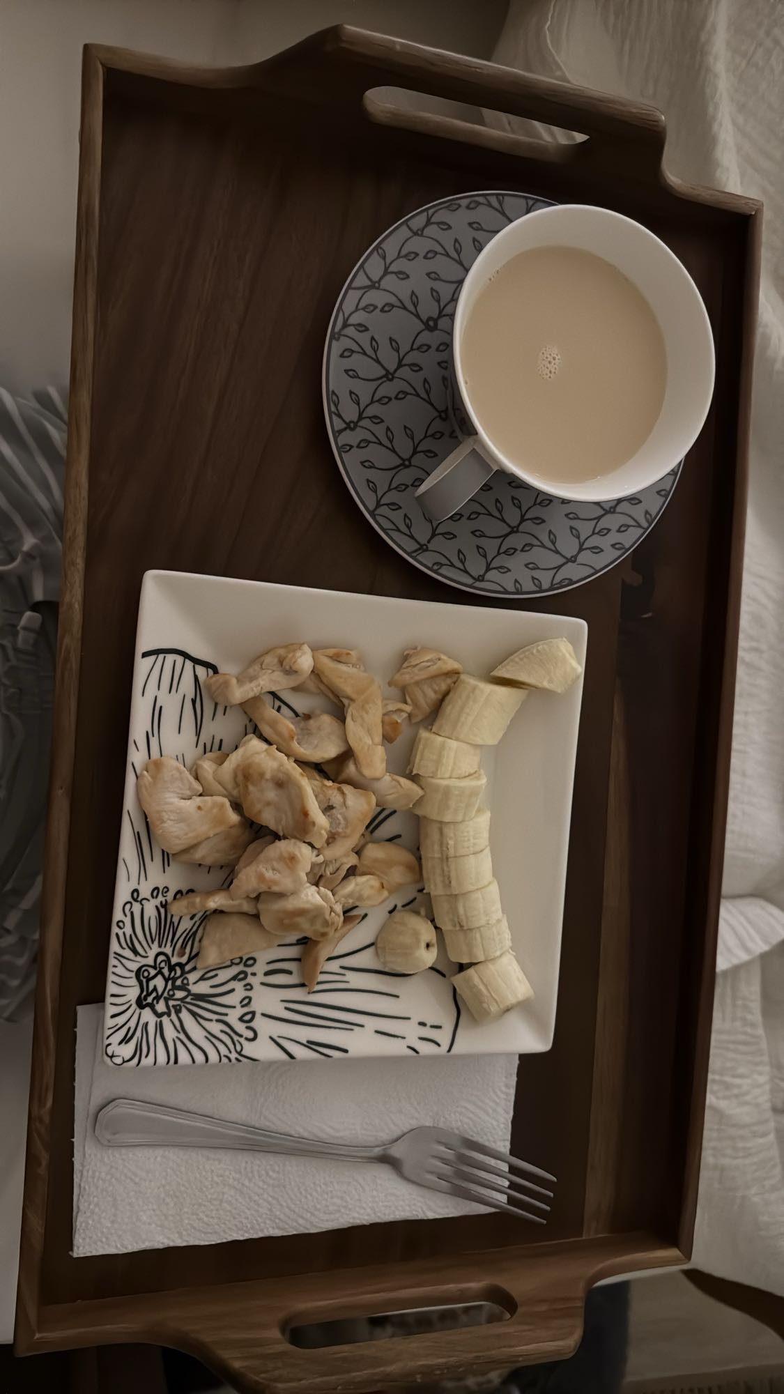 Pollo, plátano y café con leche