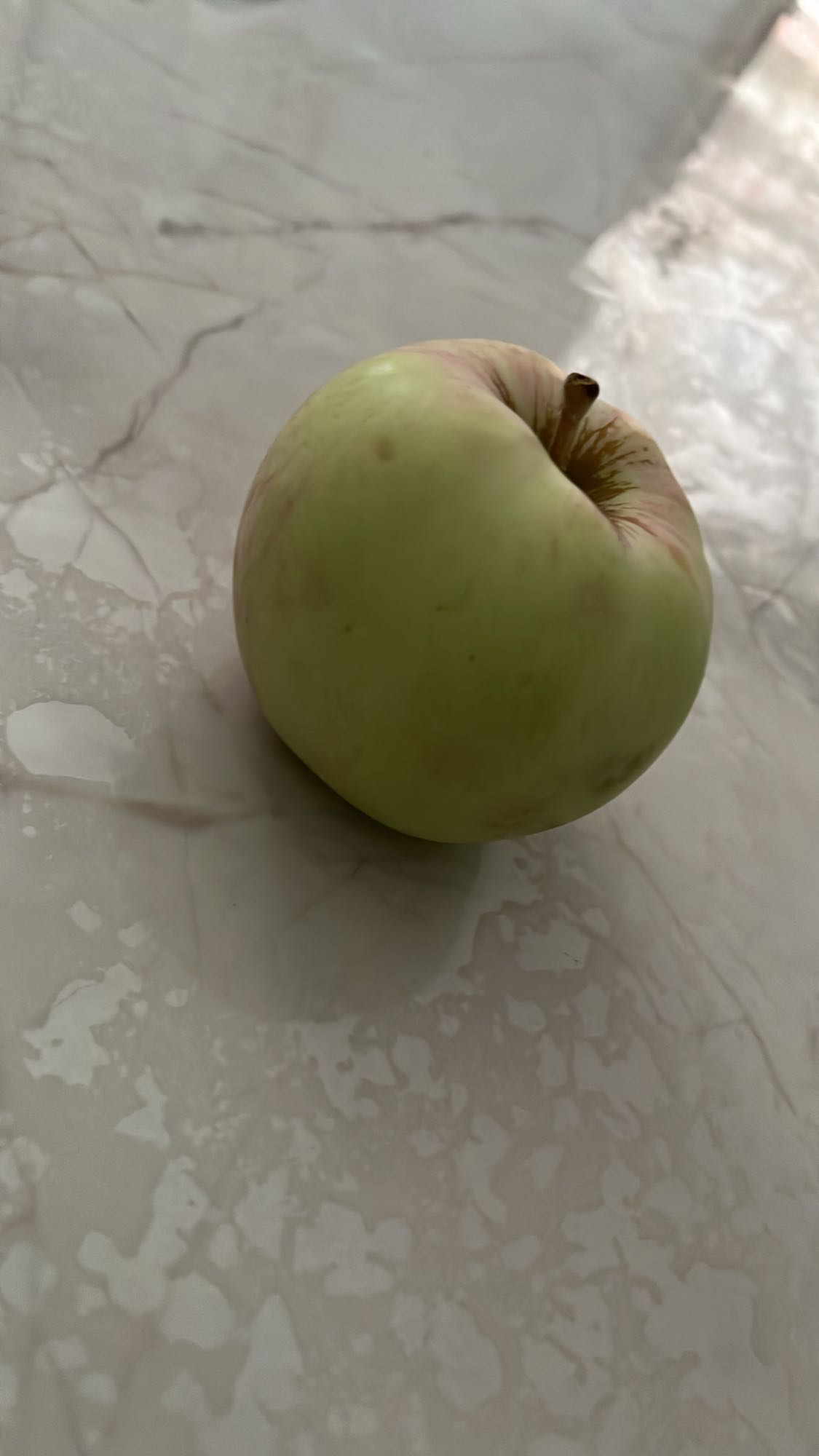 Зелёное яблоко