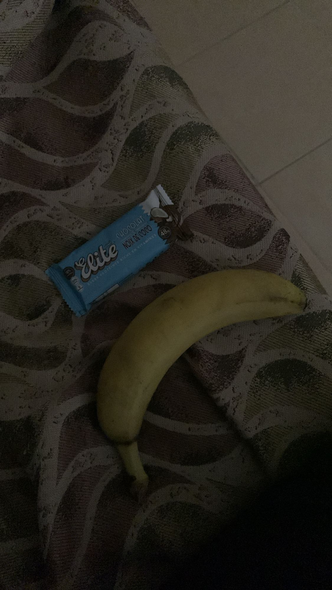 Banane et barre chocolatée