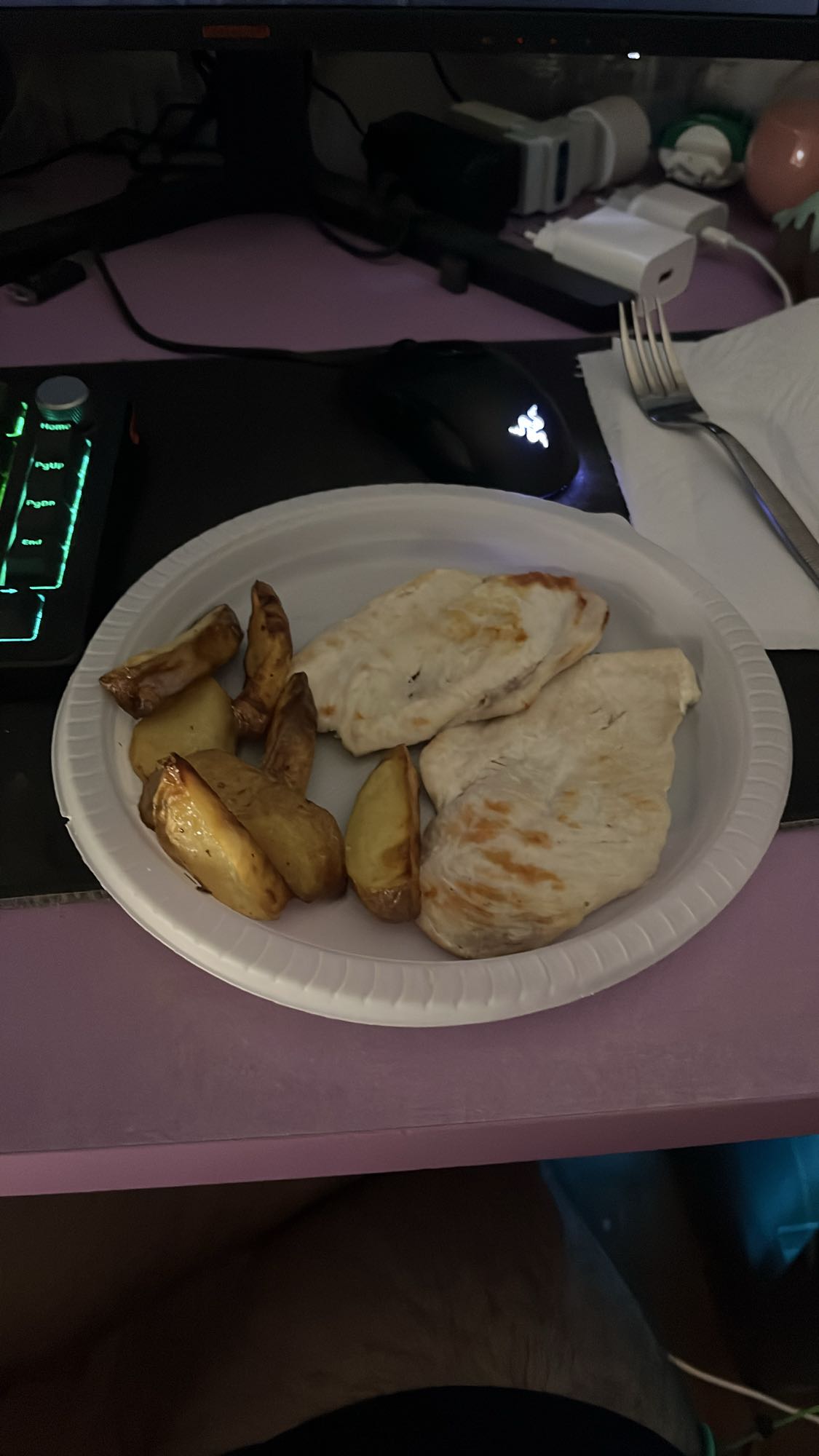 Tavuk ve patates tabağı