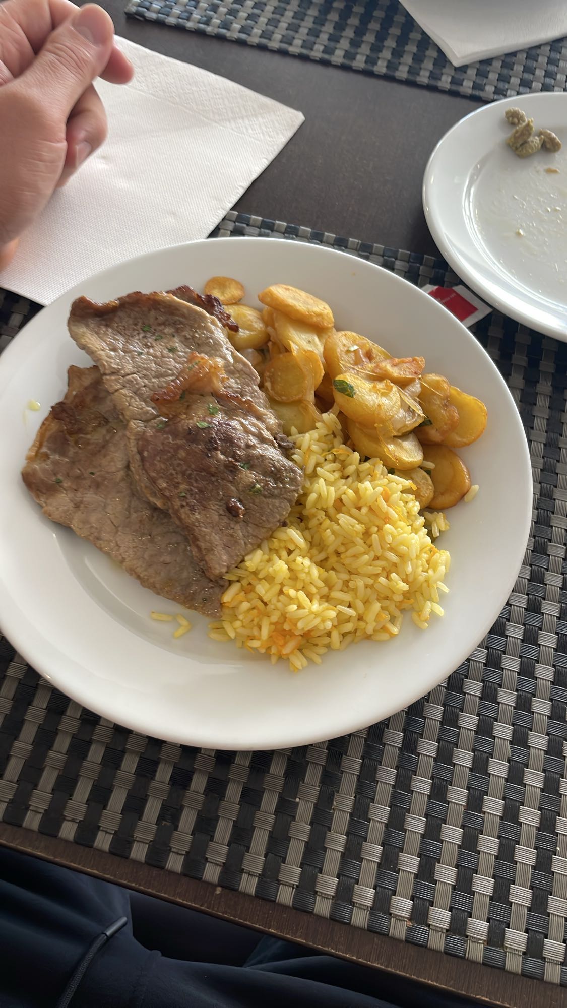 Riz, boeuf et pommes sautées