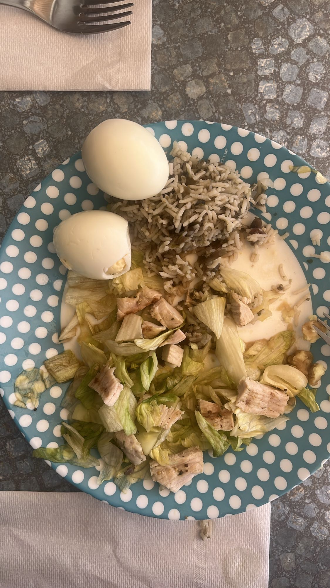 Salade poulet, riz, œufs