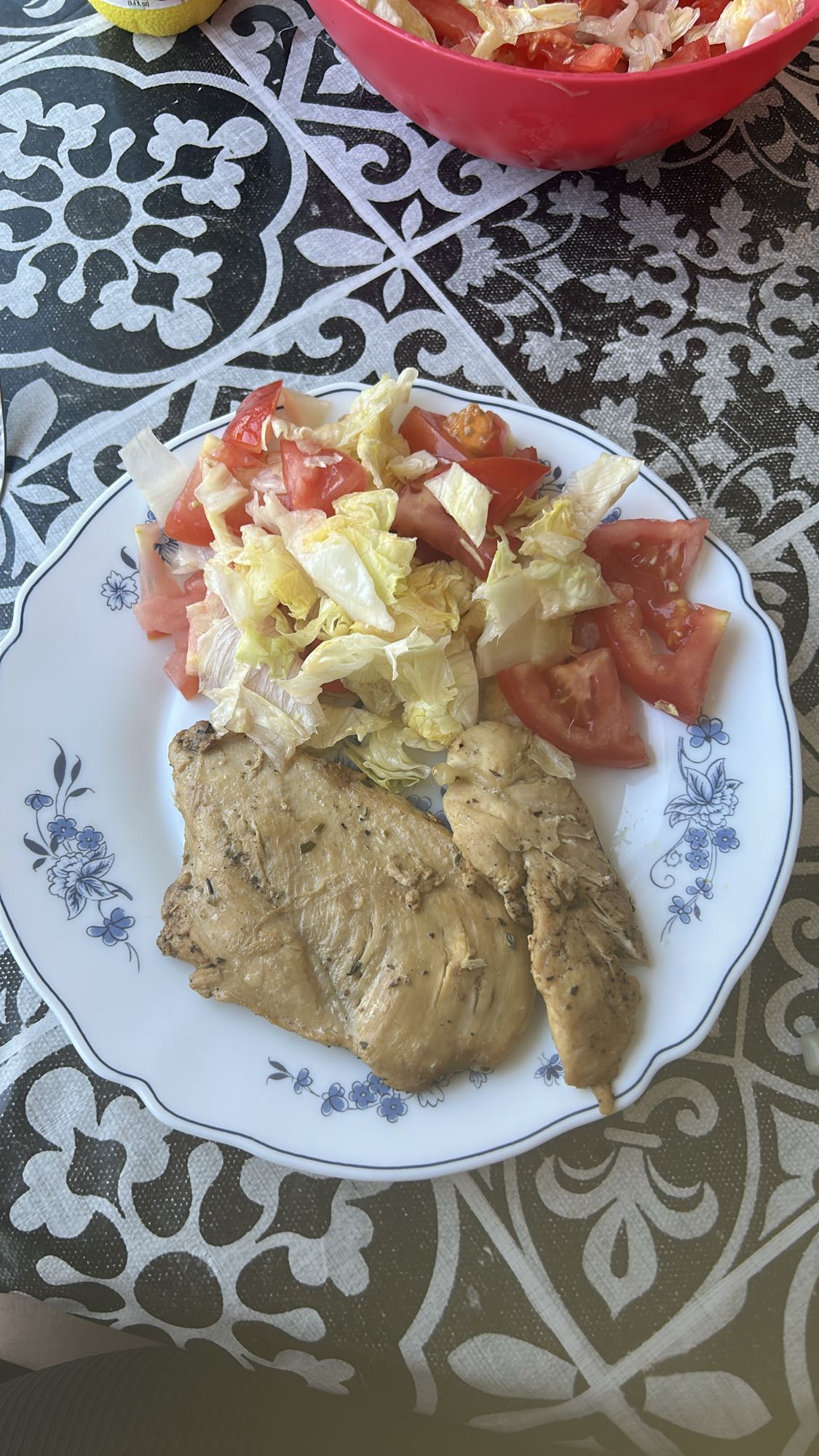 Pollo con ensalada