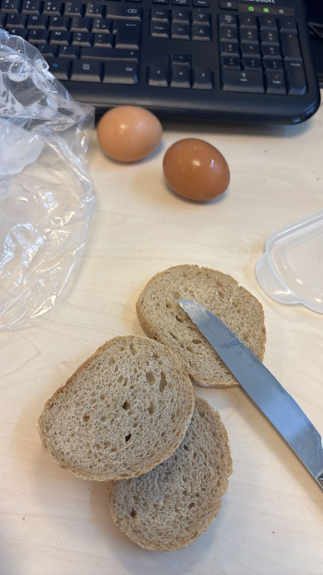 Pain complet et œufs