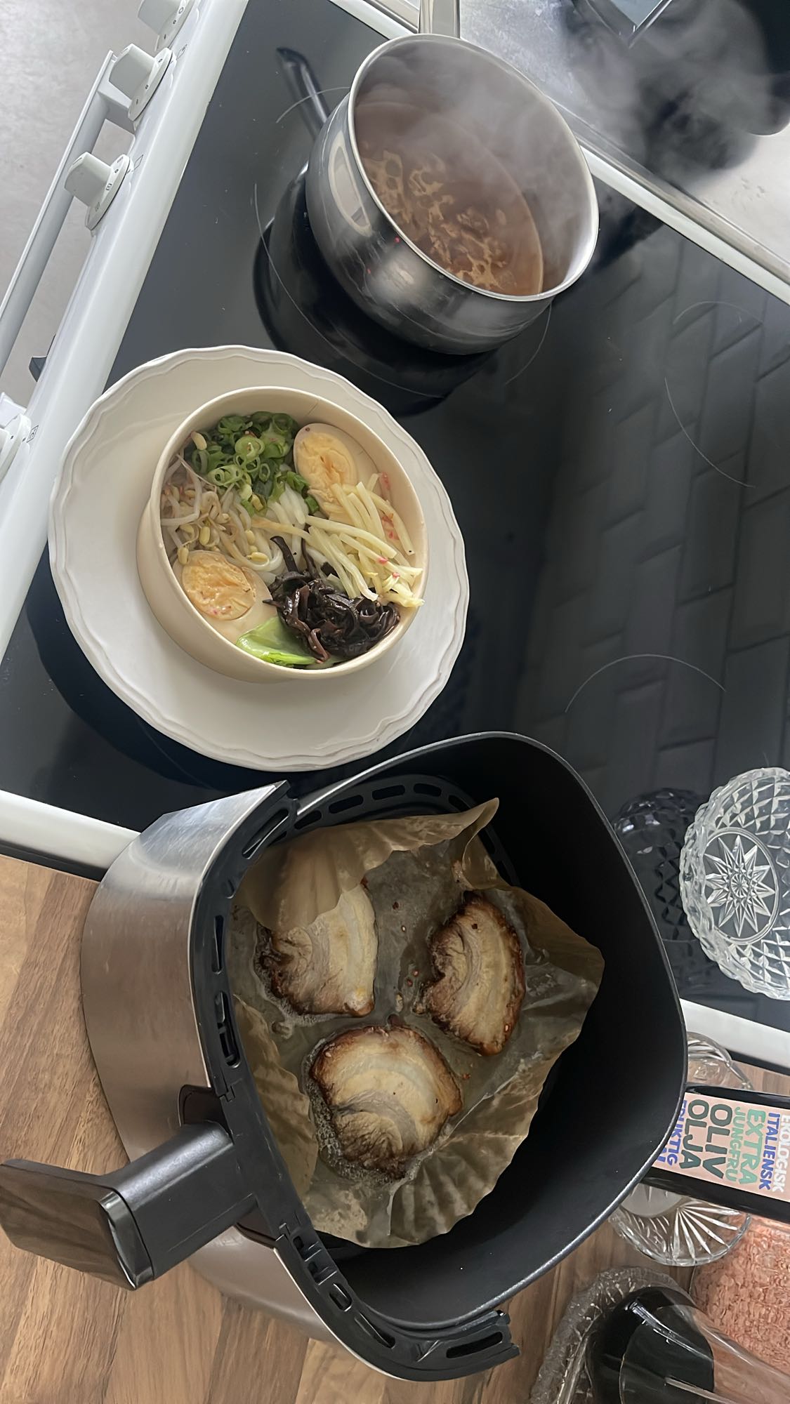 Ramen med fläsk och ägg