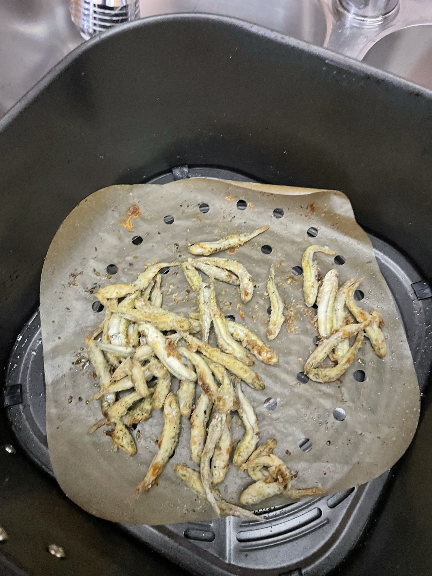 Air-fried small fish