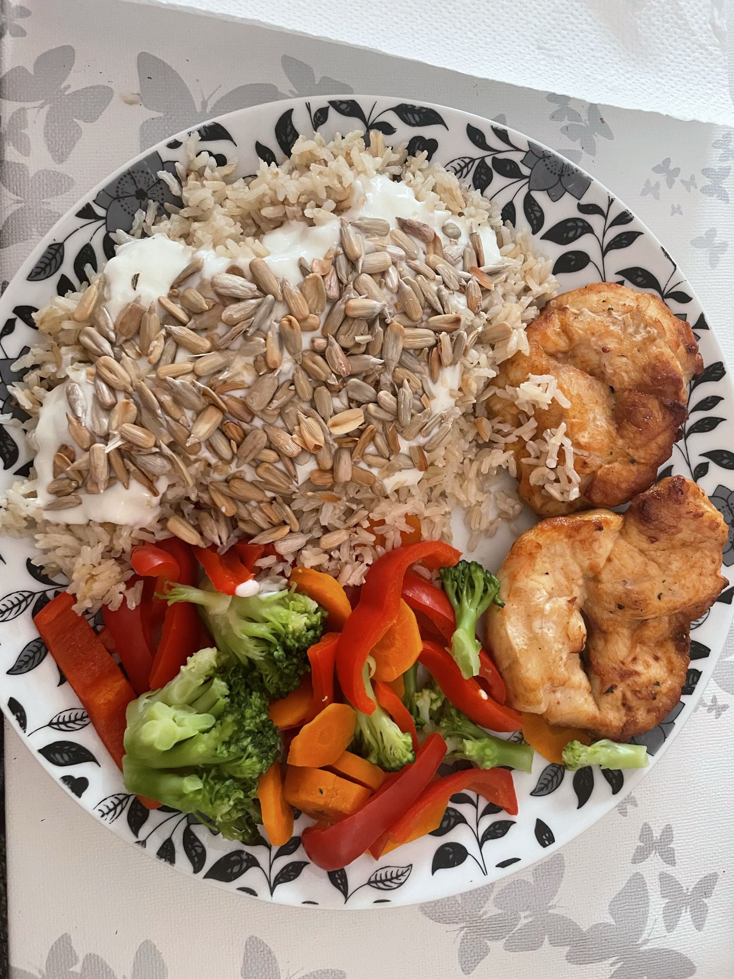 Hähnchen mit Reis und Gemüse