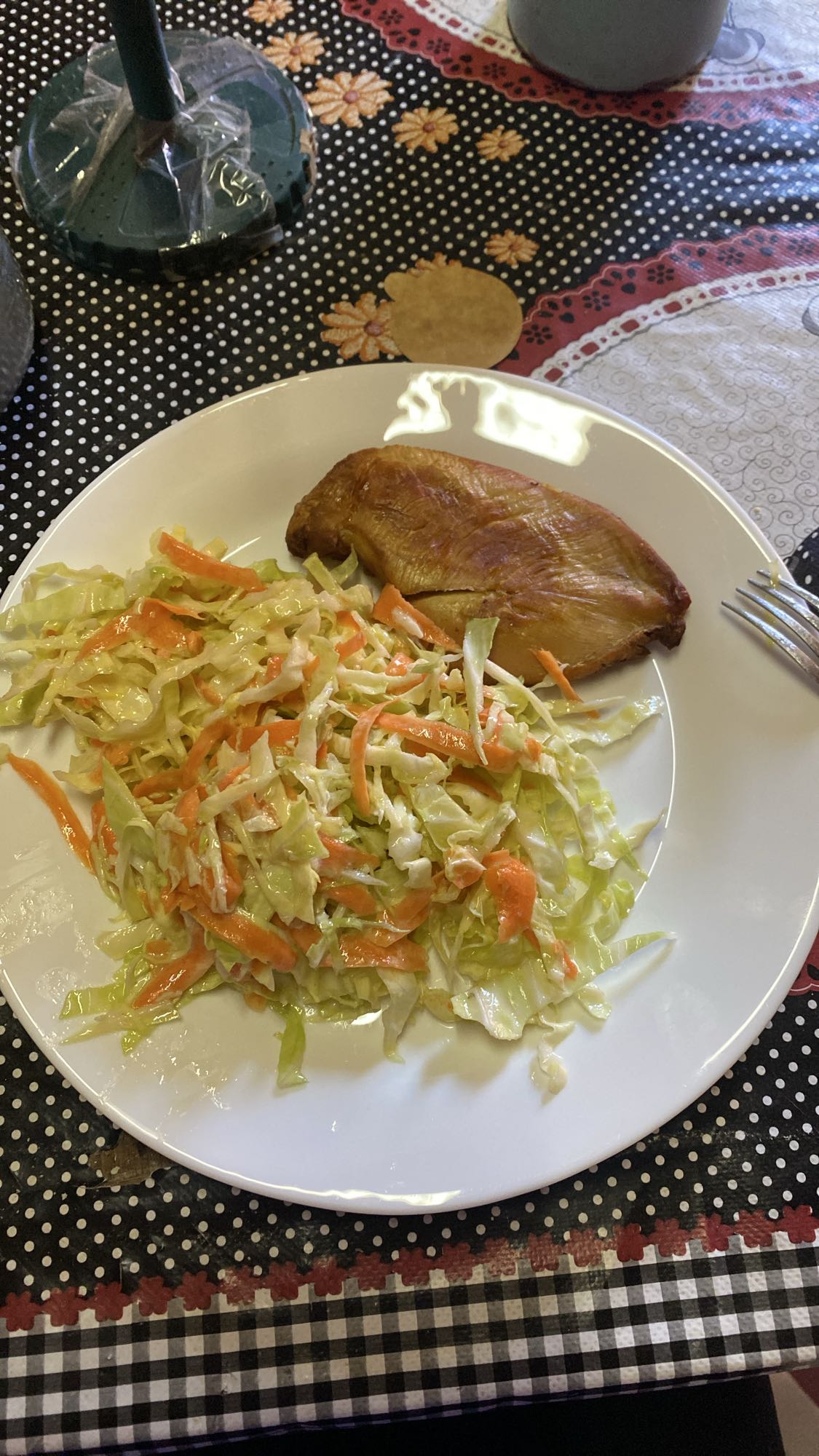 Pollo ahumado con ensalada