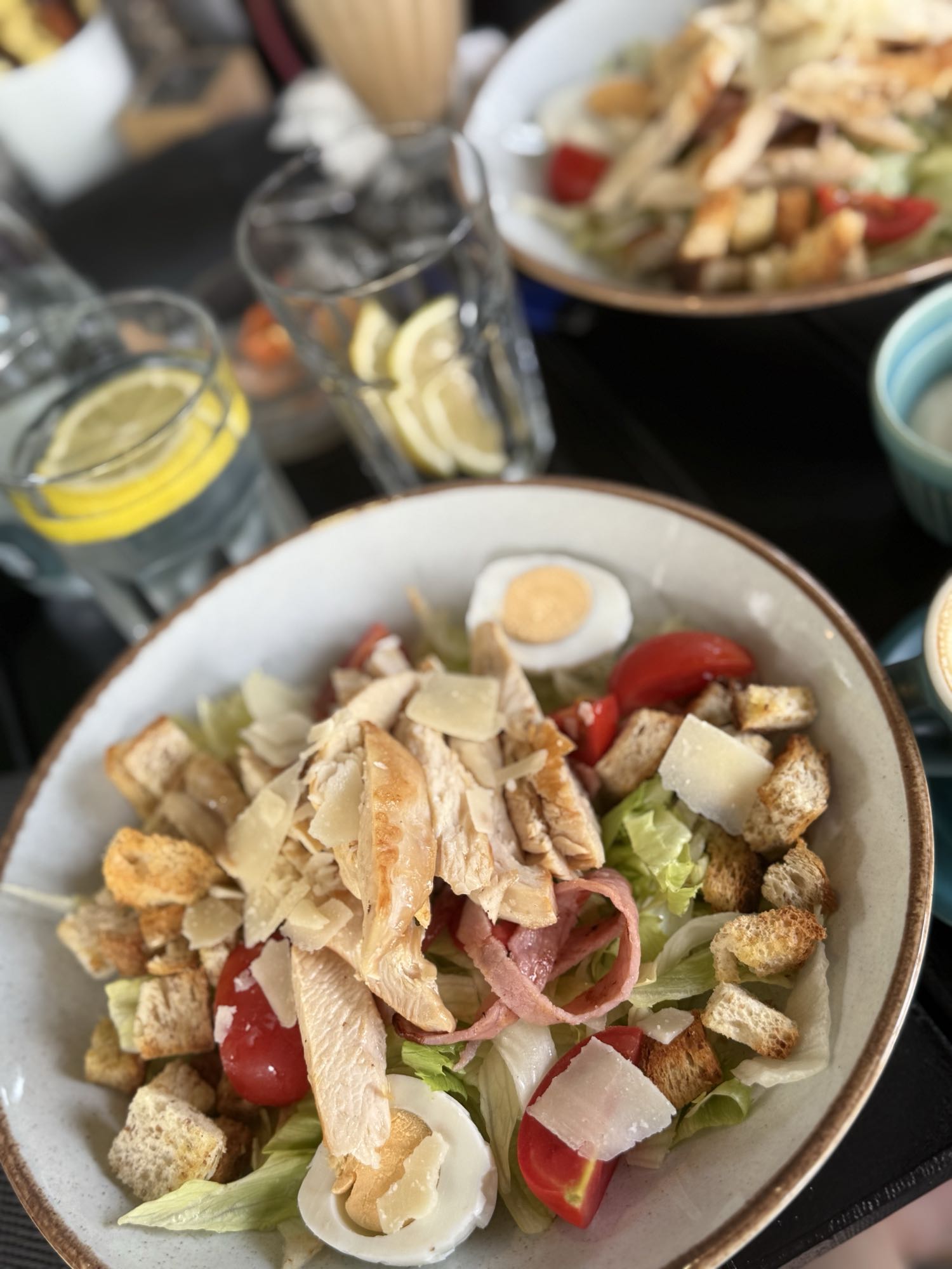 Salată Caesar cu pui