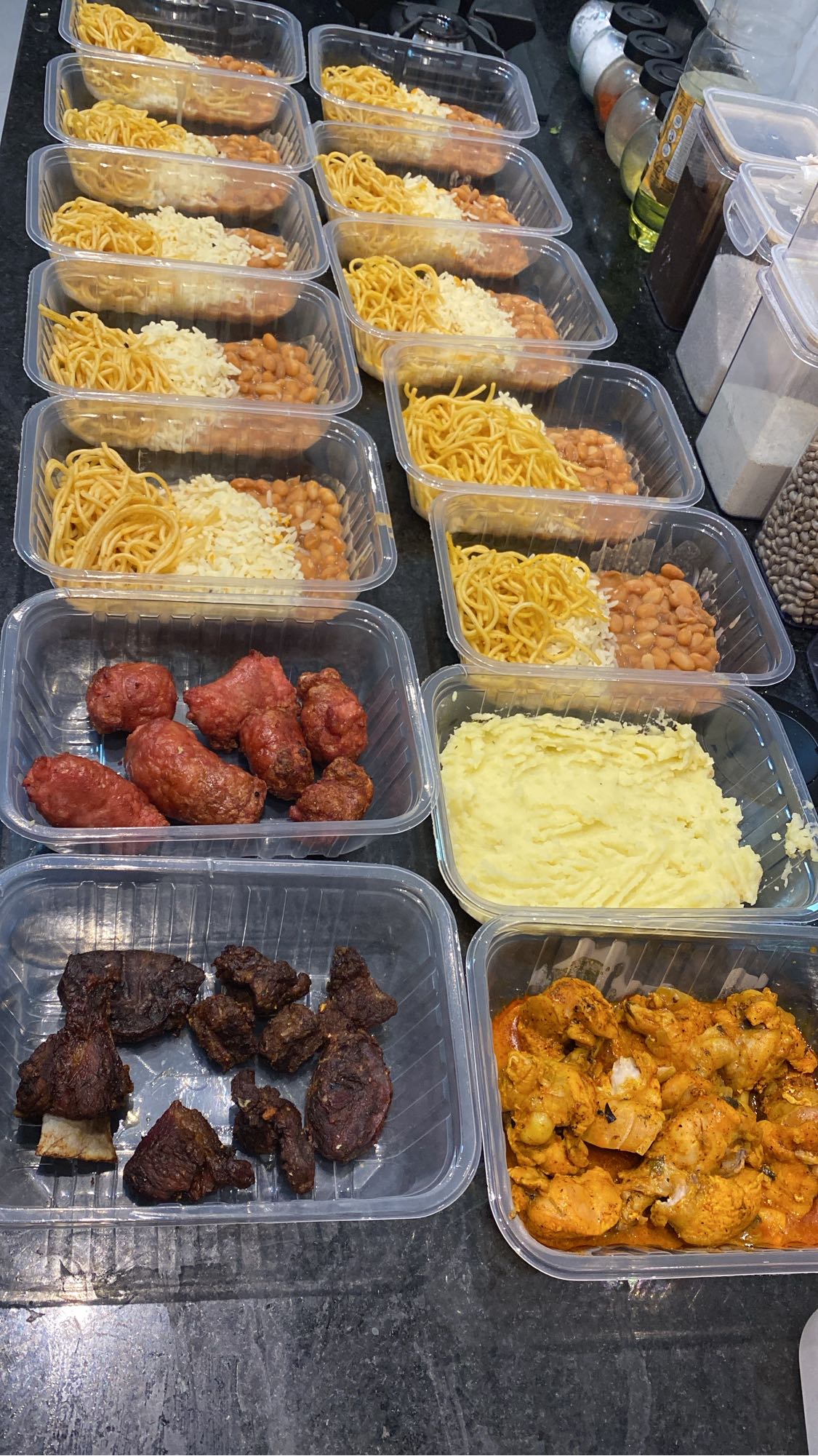 Macarrão, feijão e queijo