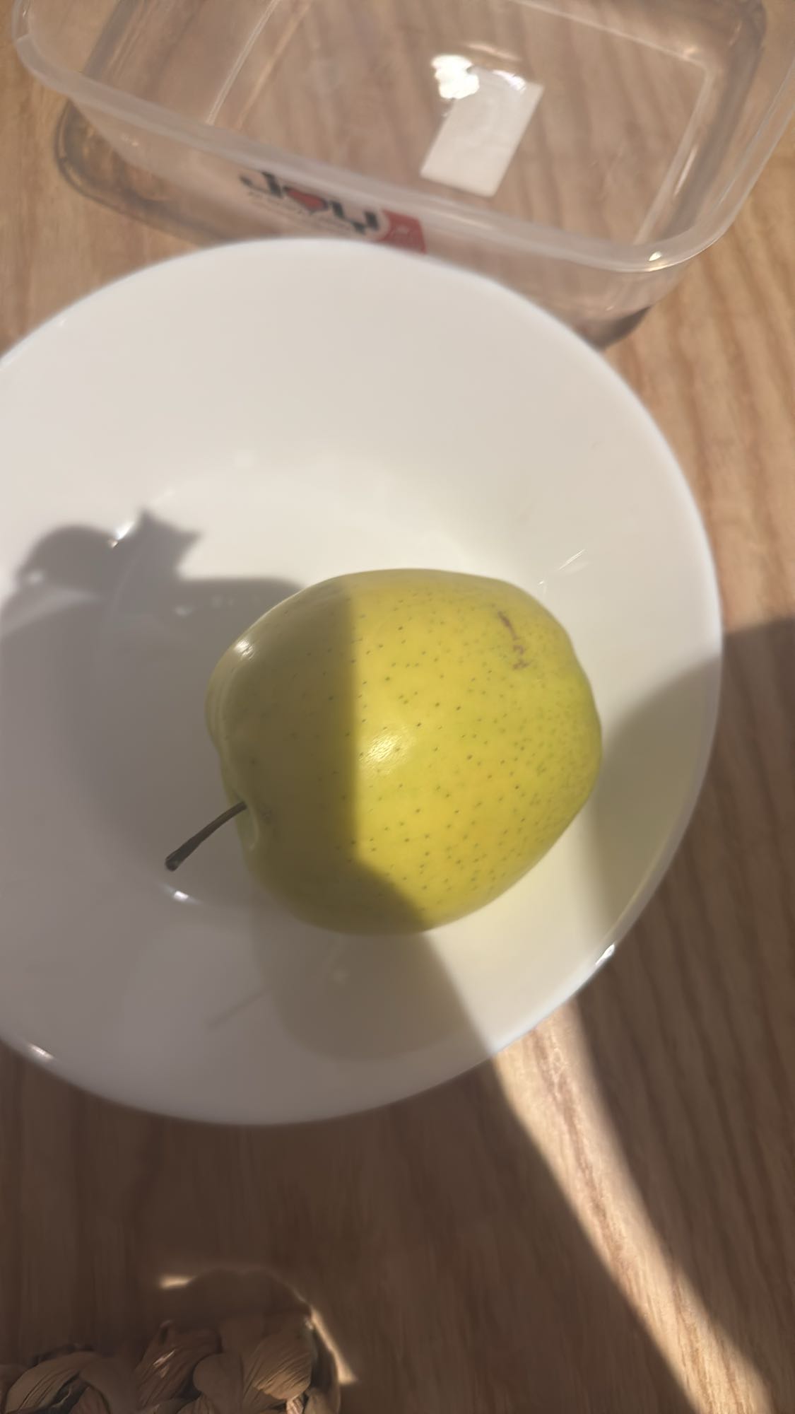 Зеленое яблоко