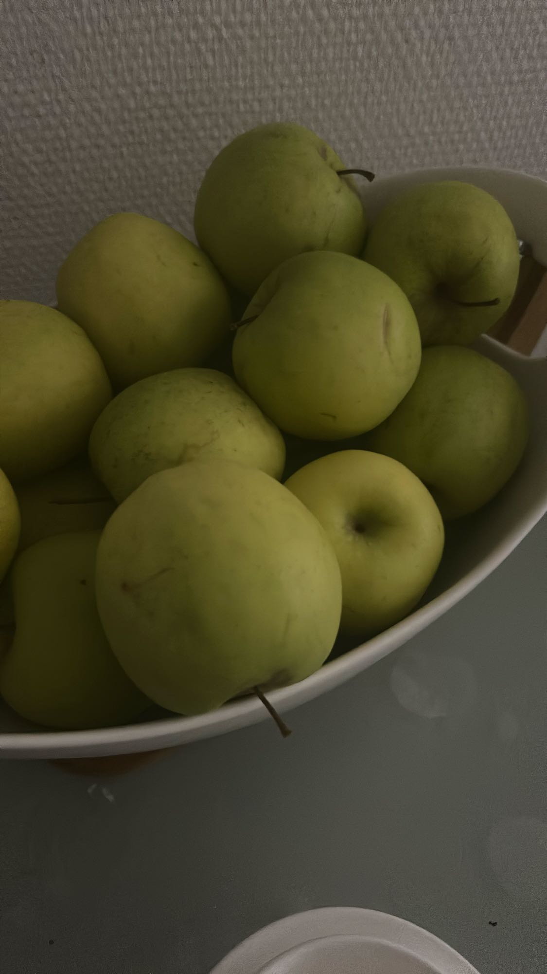 Bol de pommes vertes