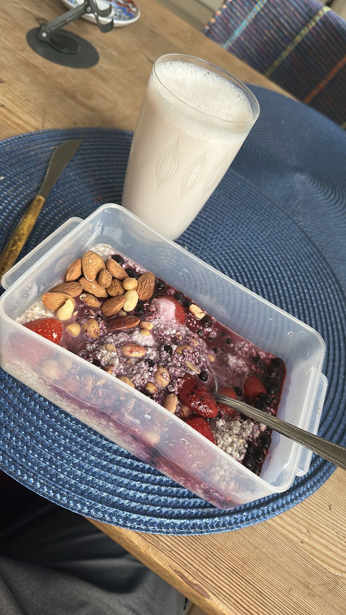 Bärgröt med nötter och mjölk