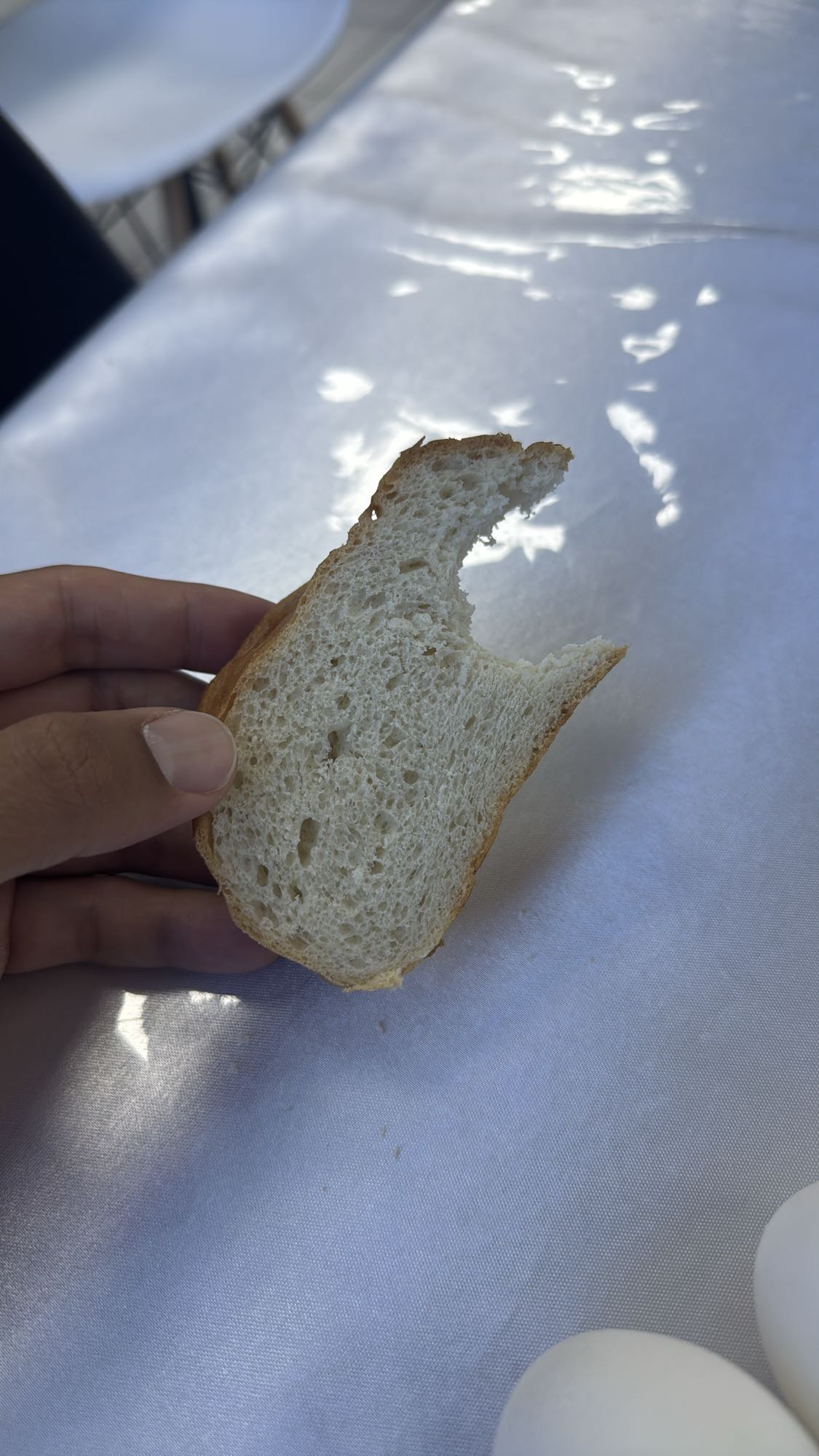 Кусок белого хлеба