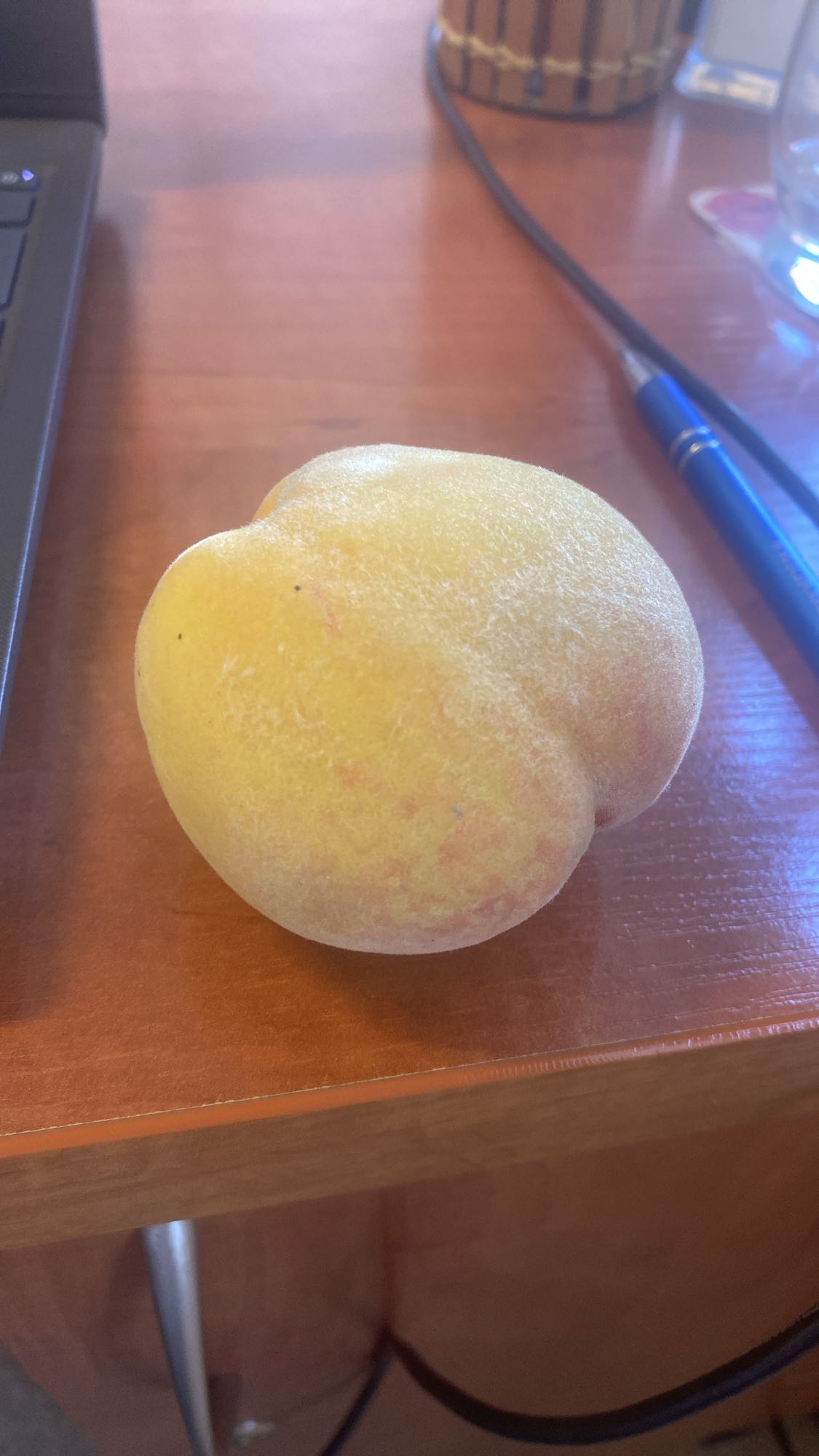 Świeża brzoskwinia