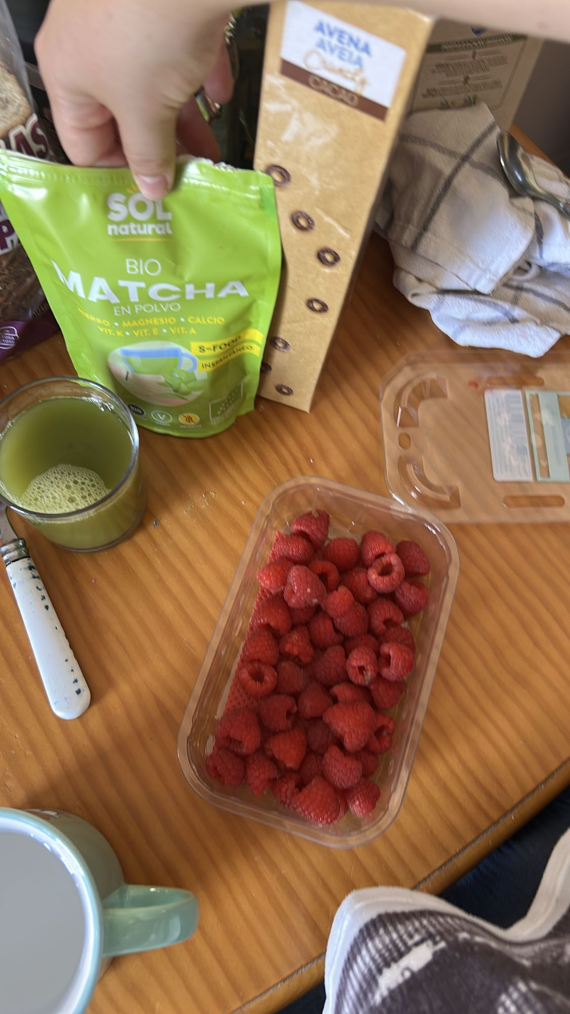 Desayuno de matcha y frutas