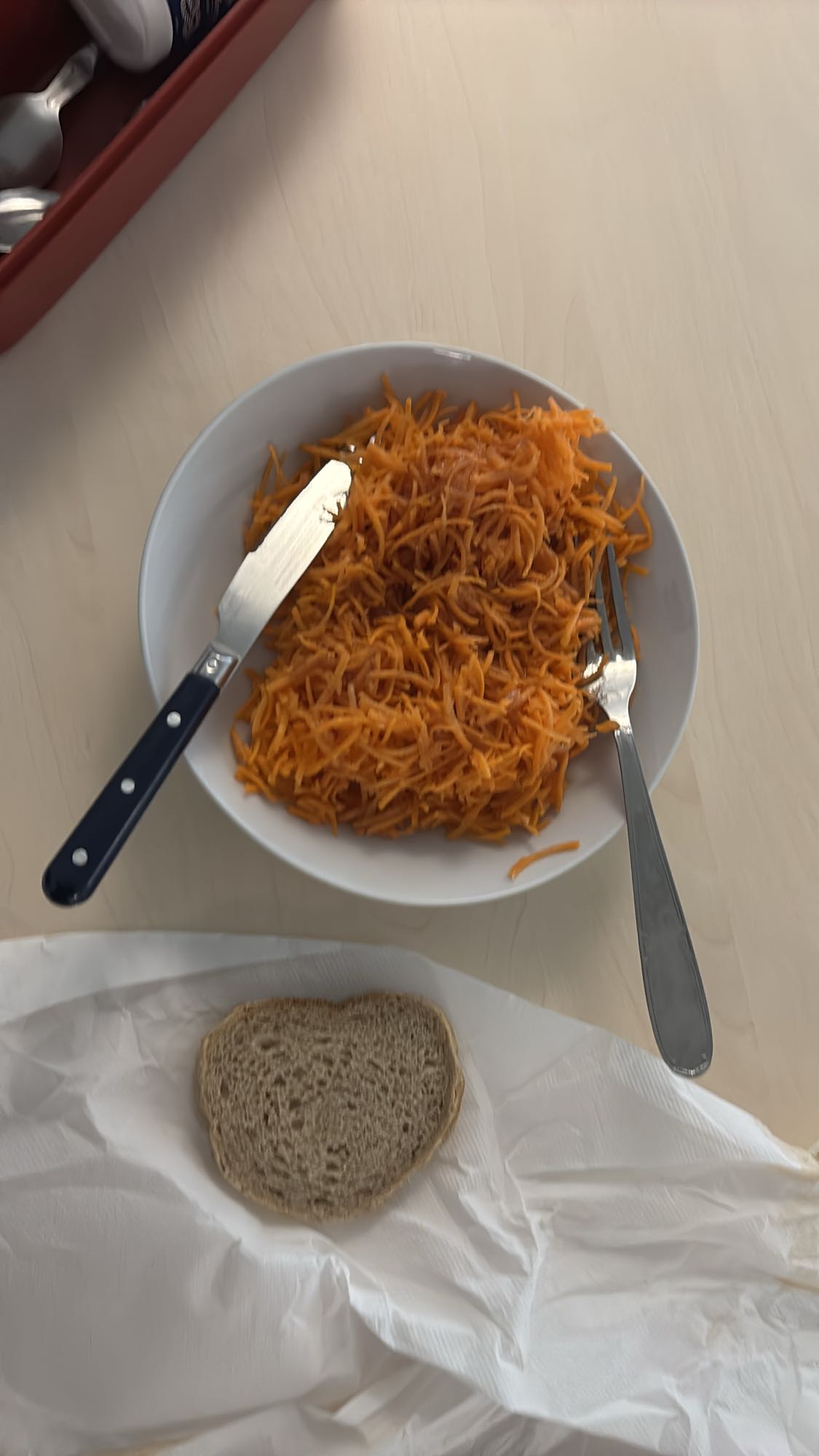 Salade de carottes et pain