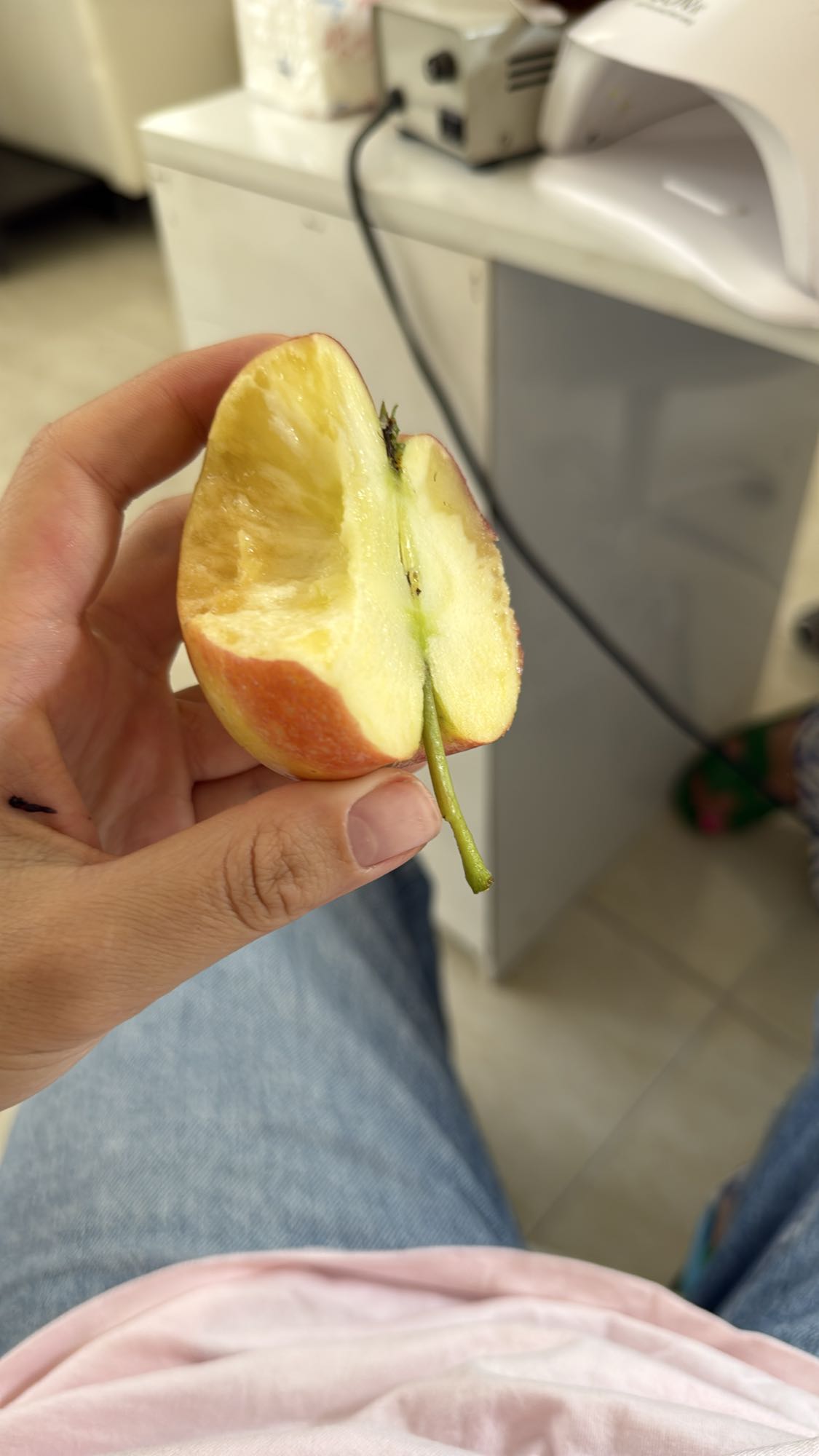 Половинка яблока