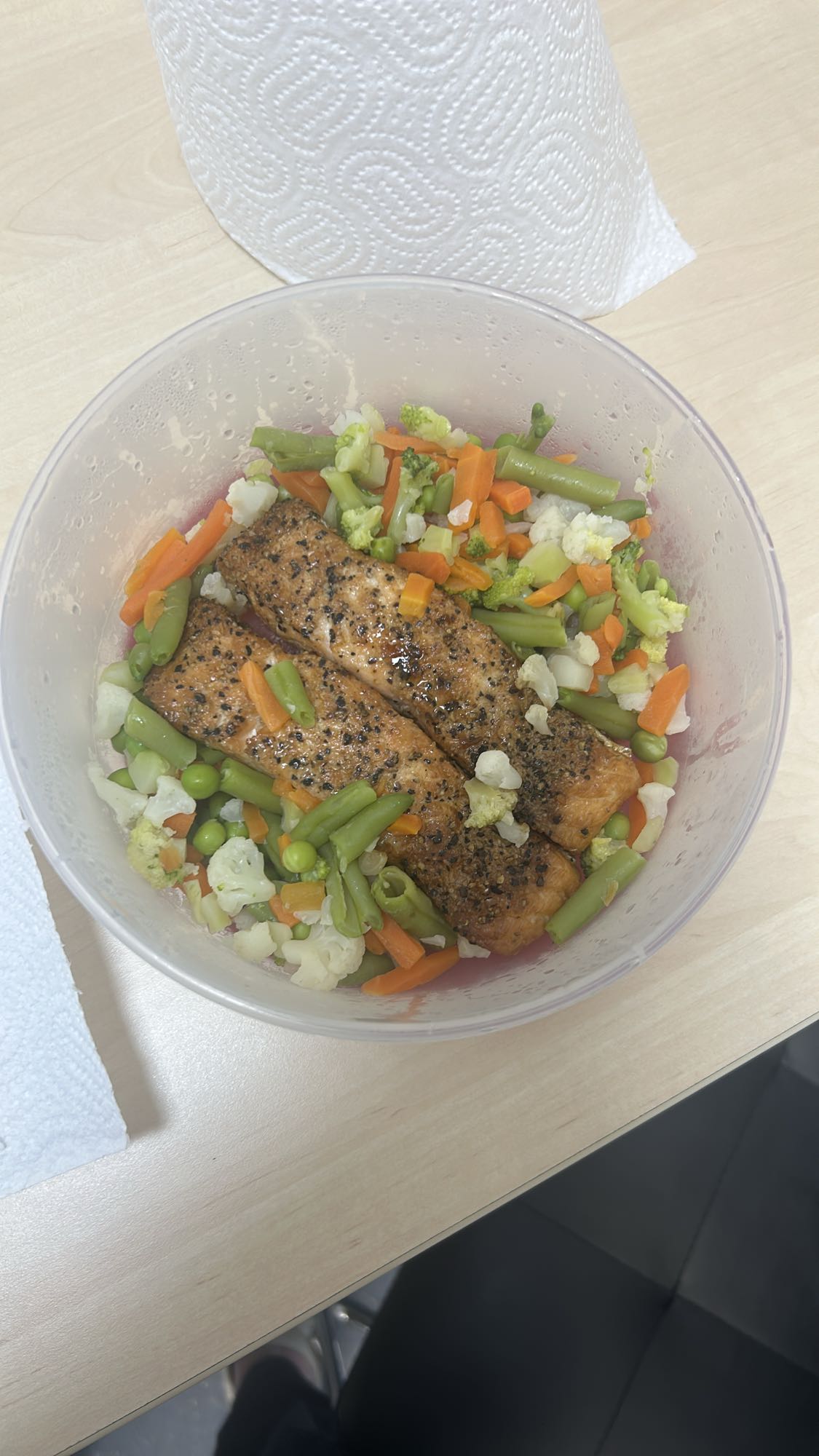 Somon cu legume la abur