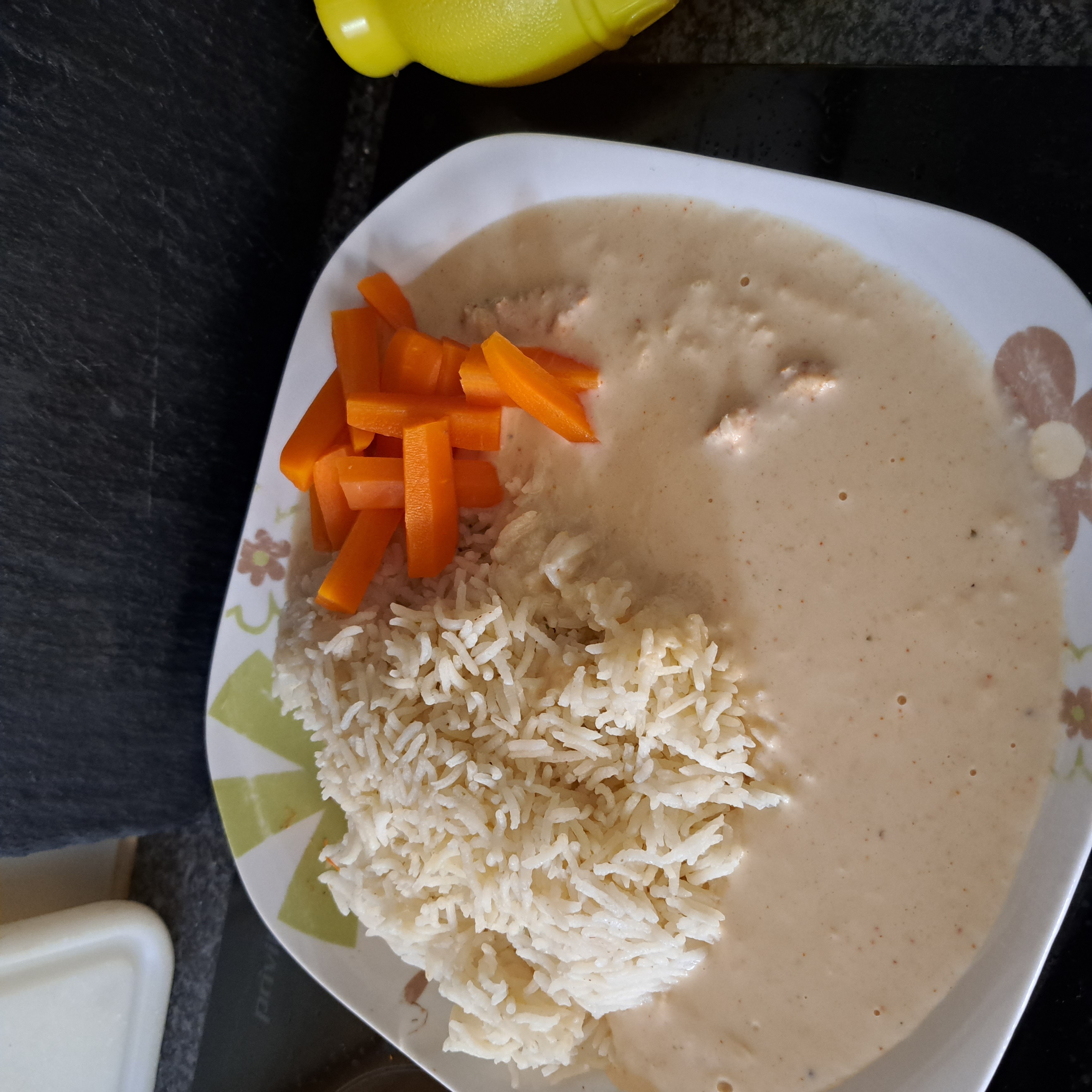 Reis mit Möhren und Sahnesoße