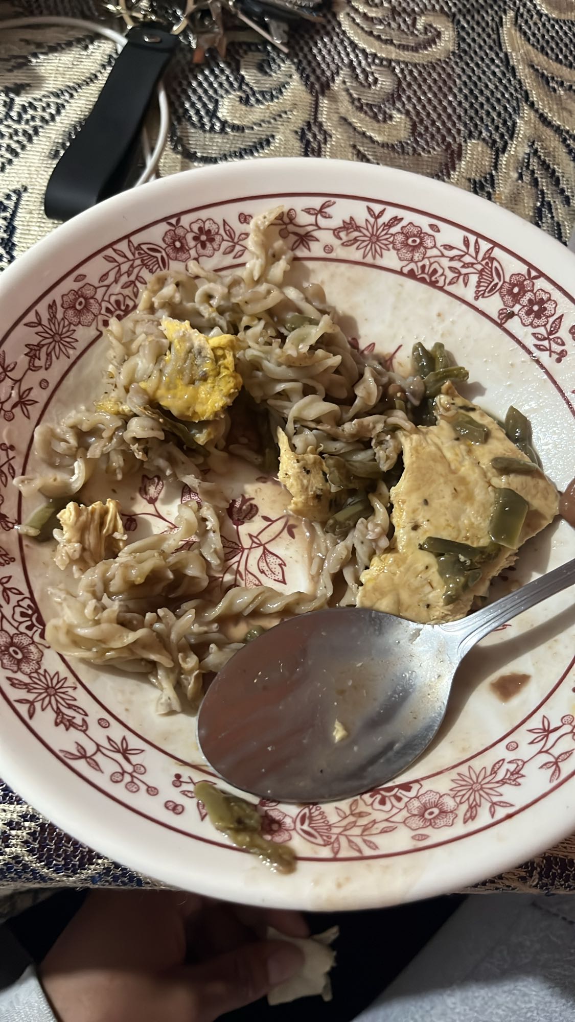 pasta con pollo y huevo