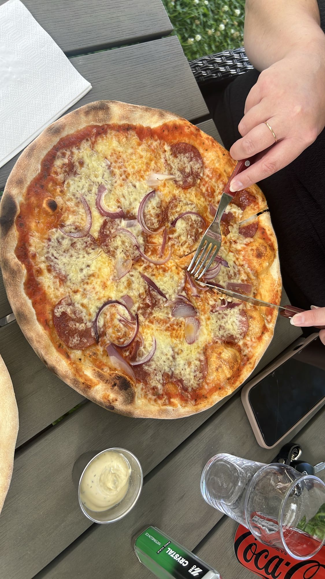 Pepperonipizza med lök