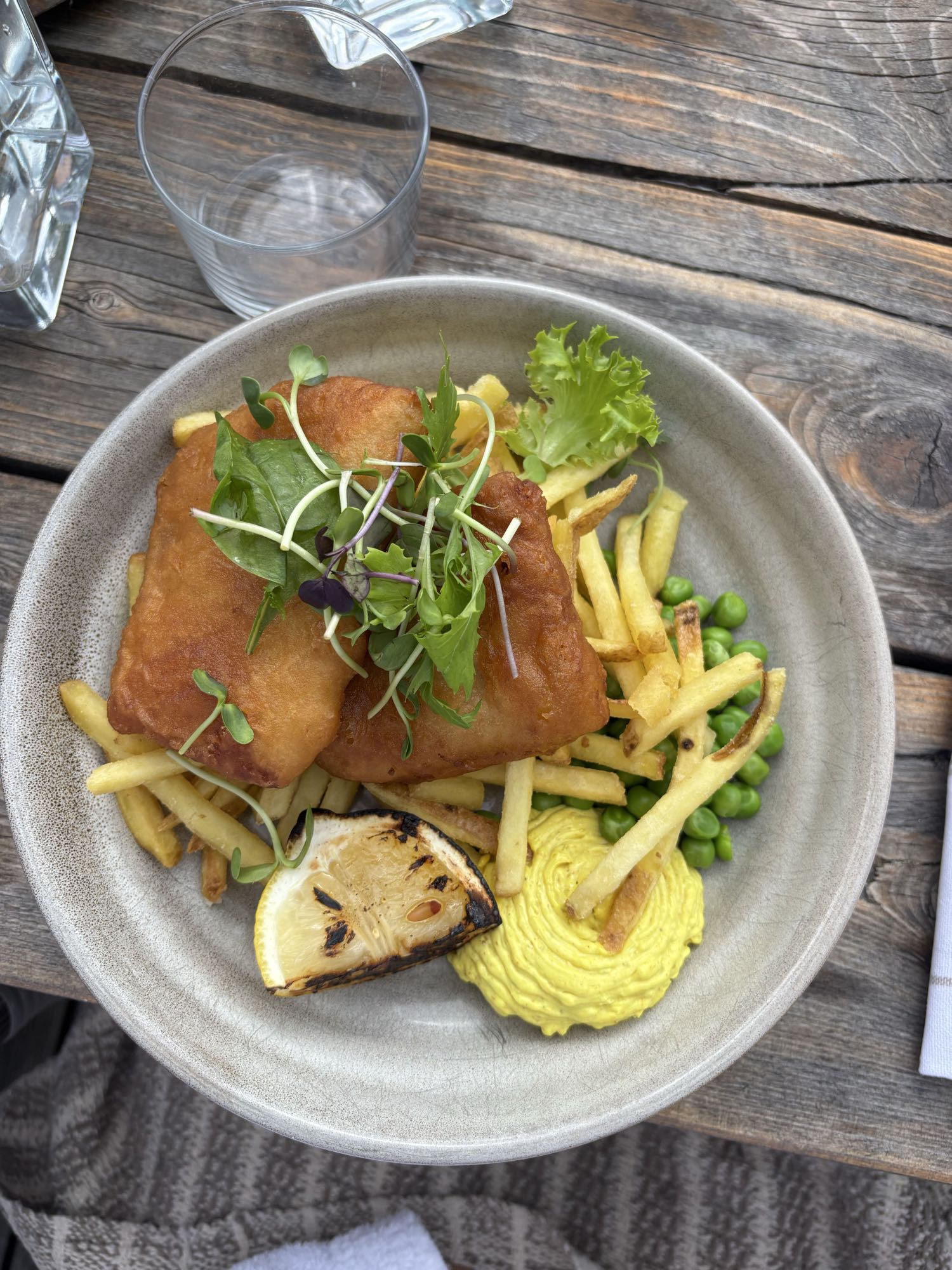 Friterad fisk med pommes