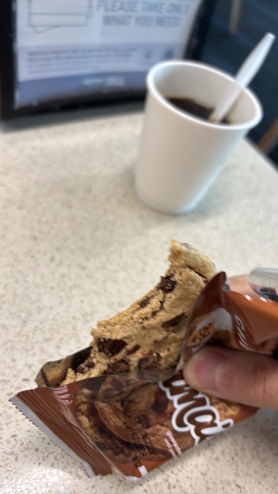 galleta y café negro