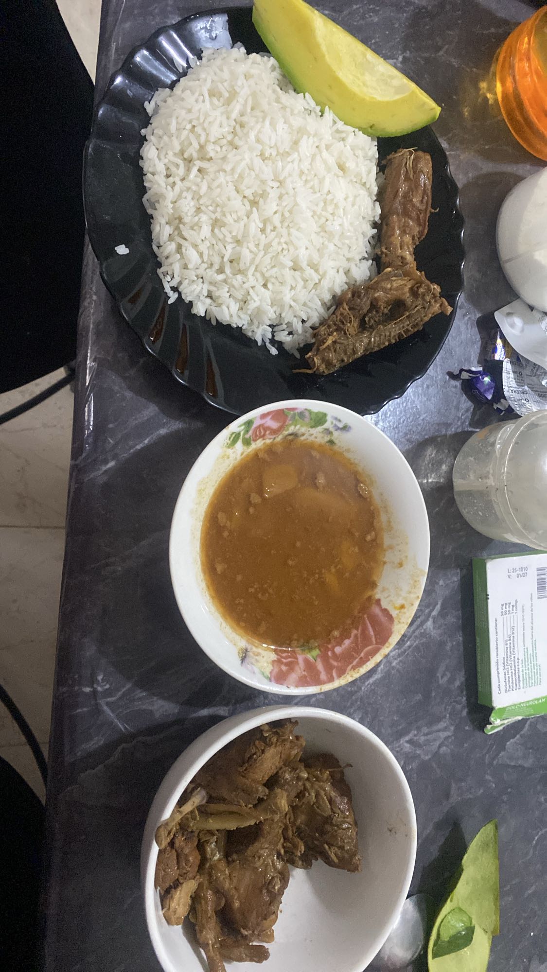 arroz con pollo y sopa