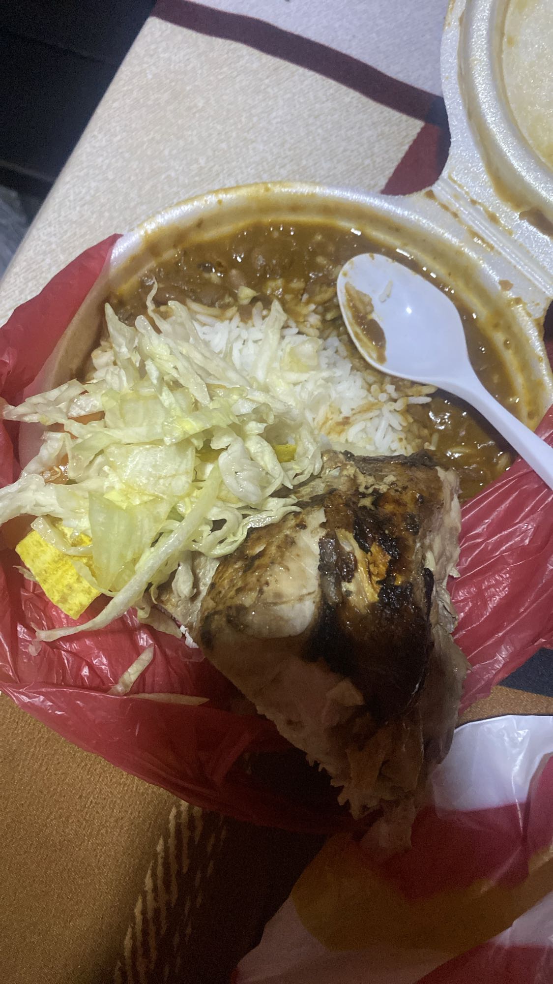 Pollo con arroz y ensalada