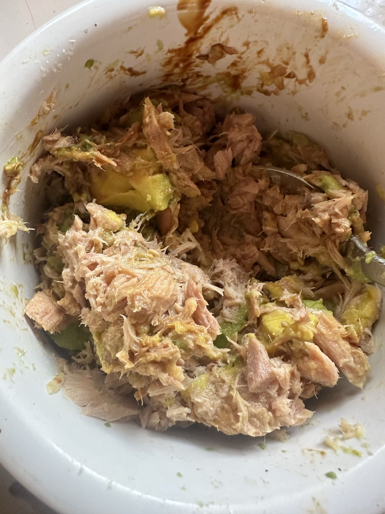 ensalada de atún y aguacate