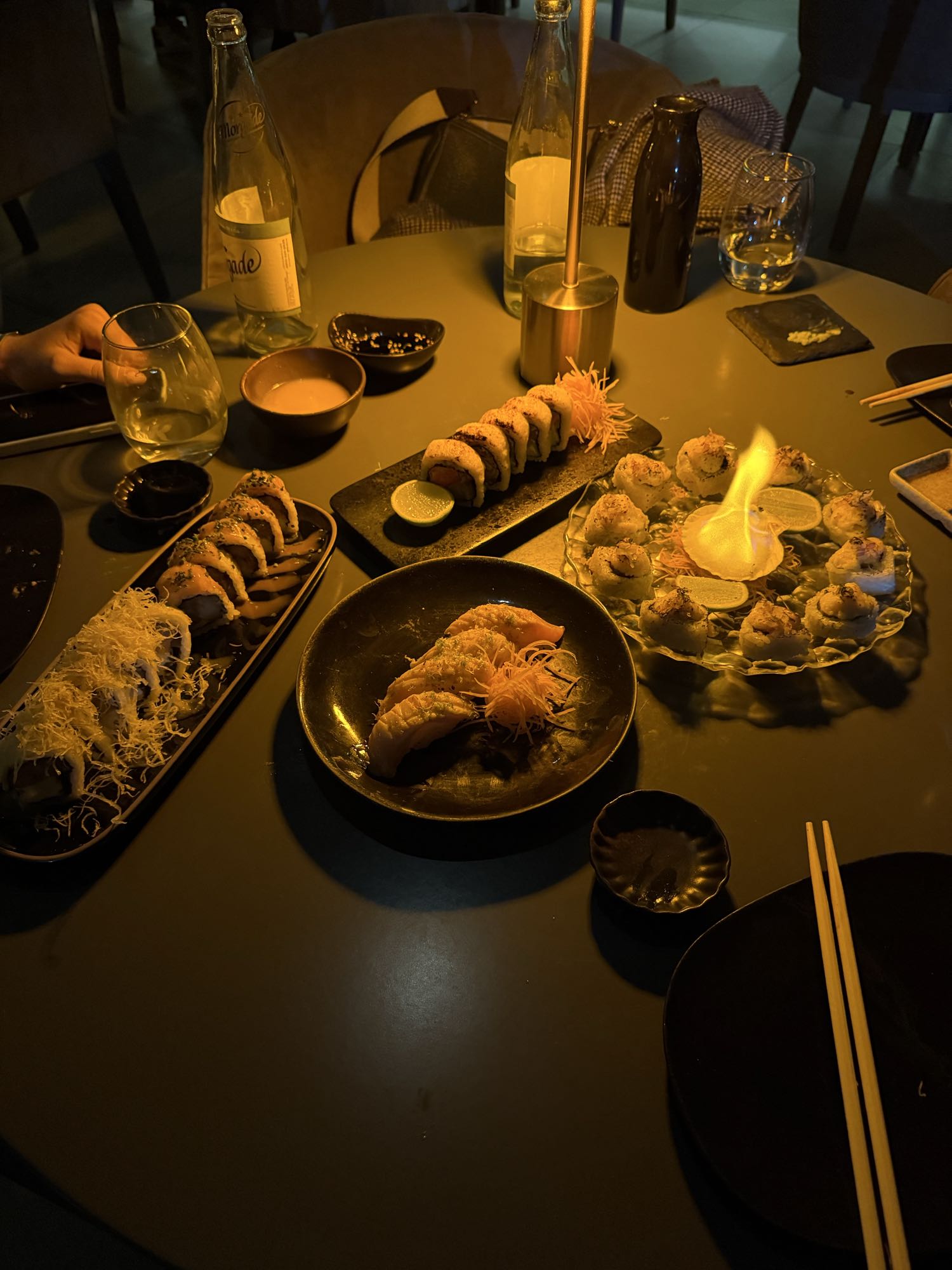 Cena de sushi variado