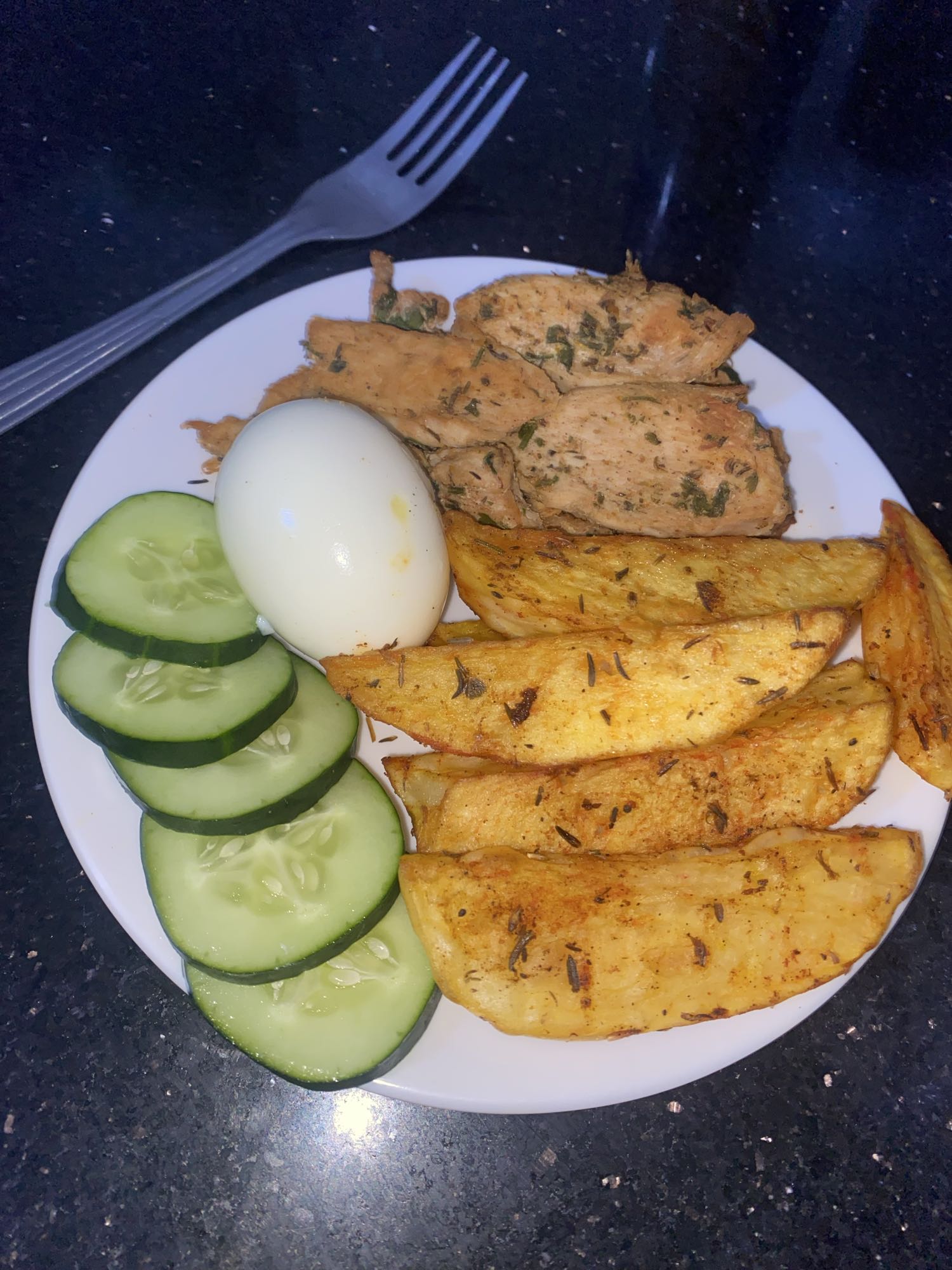 Poulet, pommes de terre, œuf