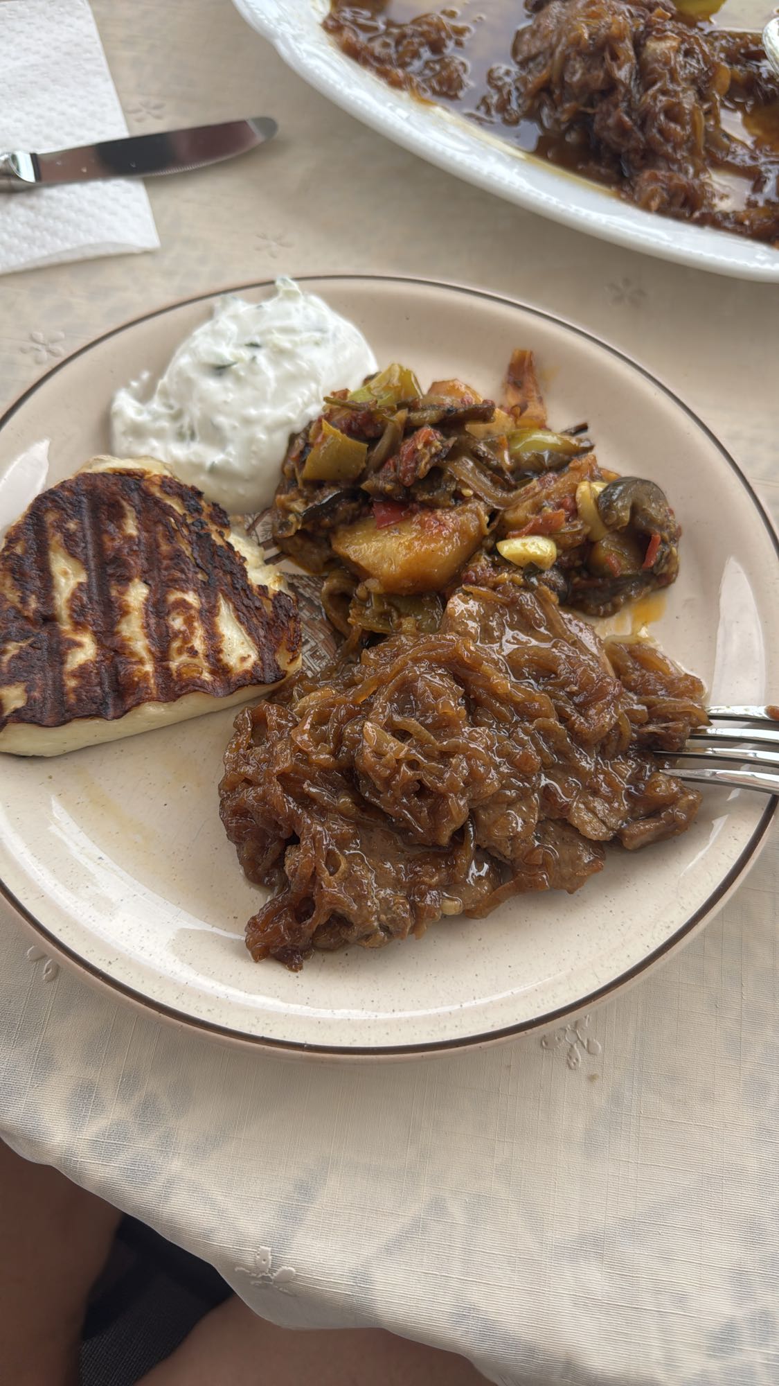 Izgara peynirli et tabağı