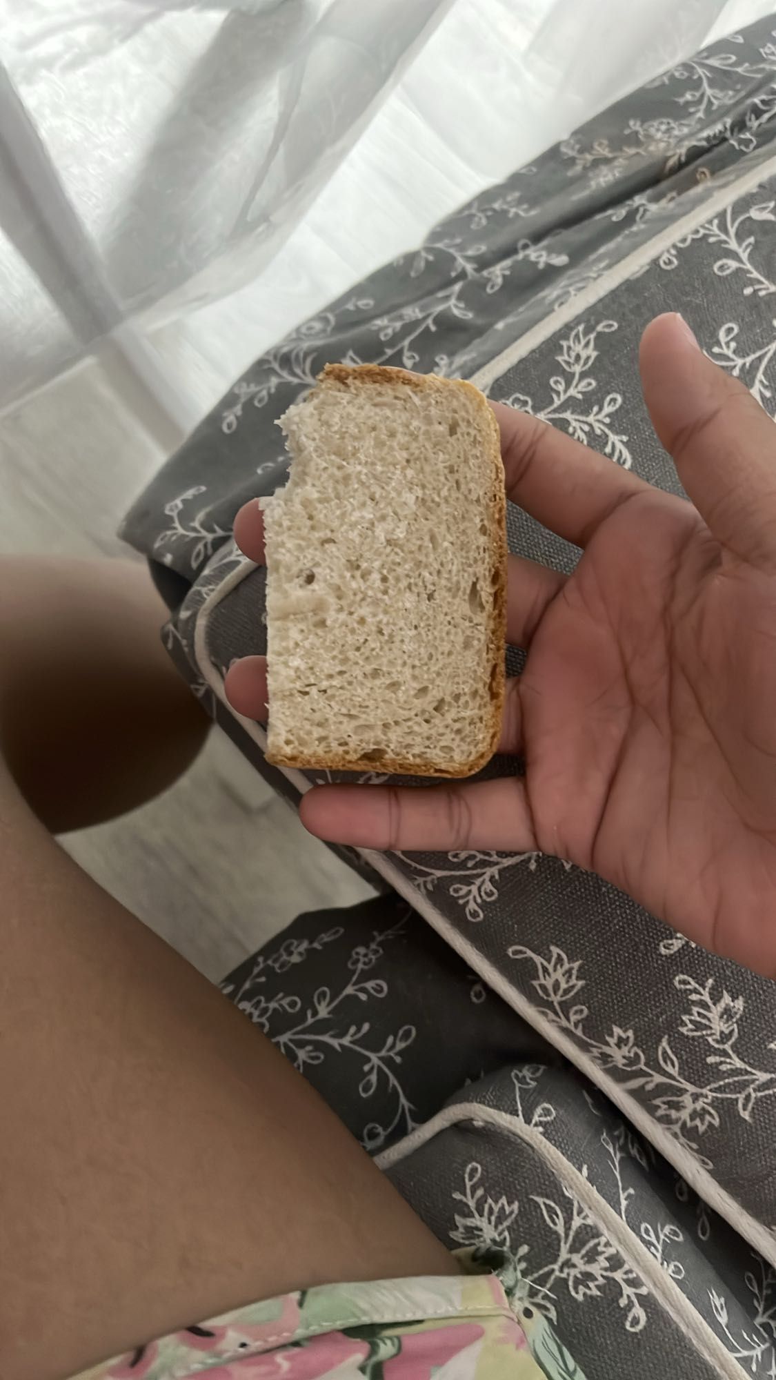 Кусок белого хлеба