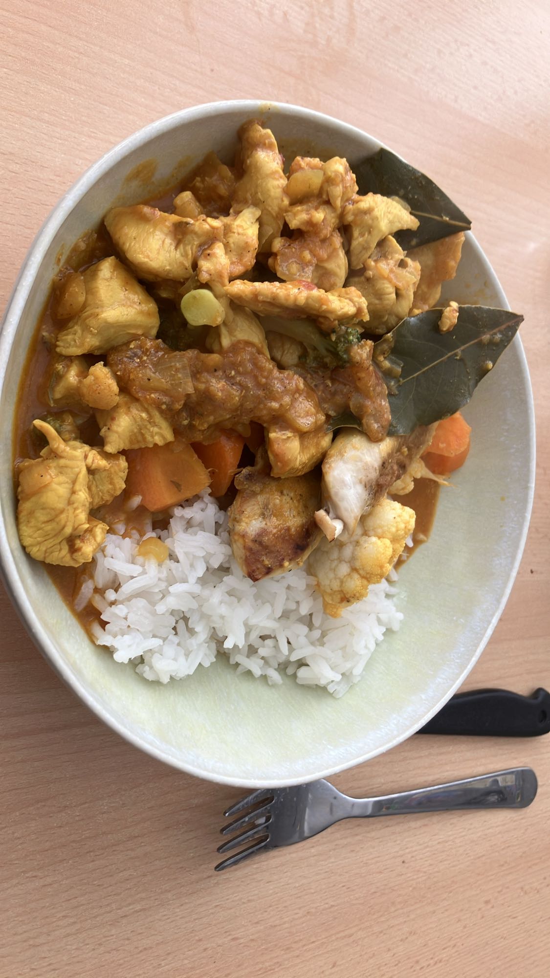 Frango com arroz e legumes