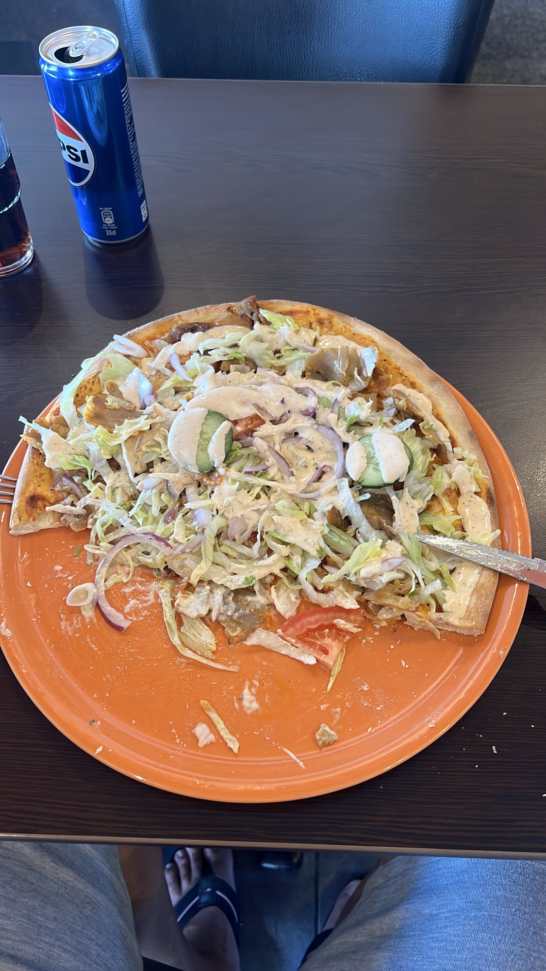 Kebabpizza med sallad