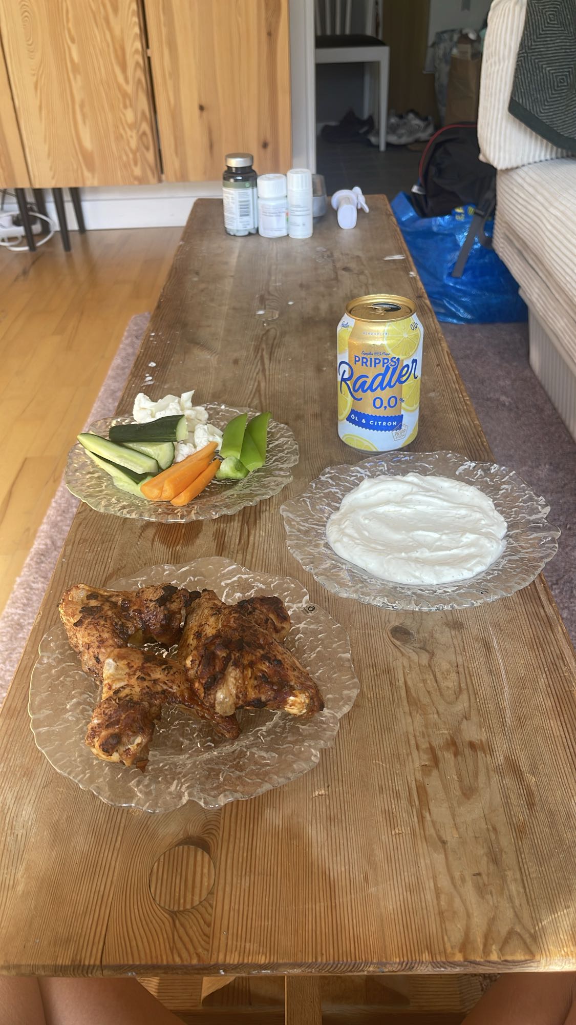 Kyckling med grönsaker och dipp