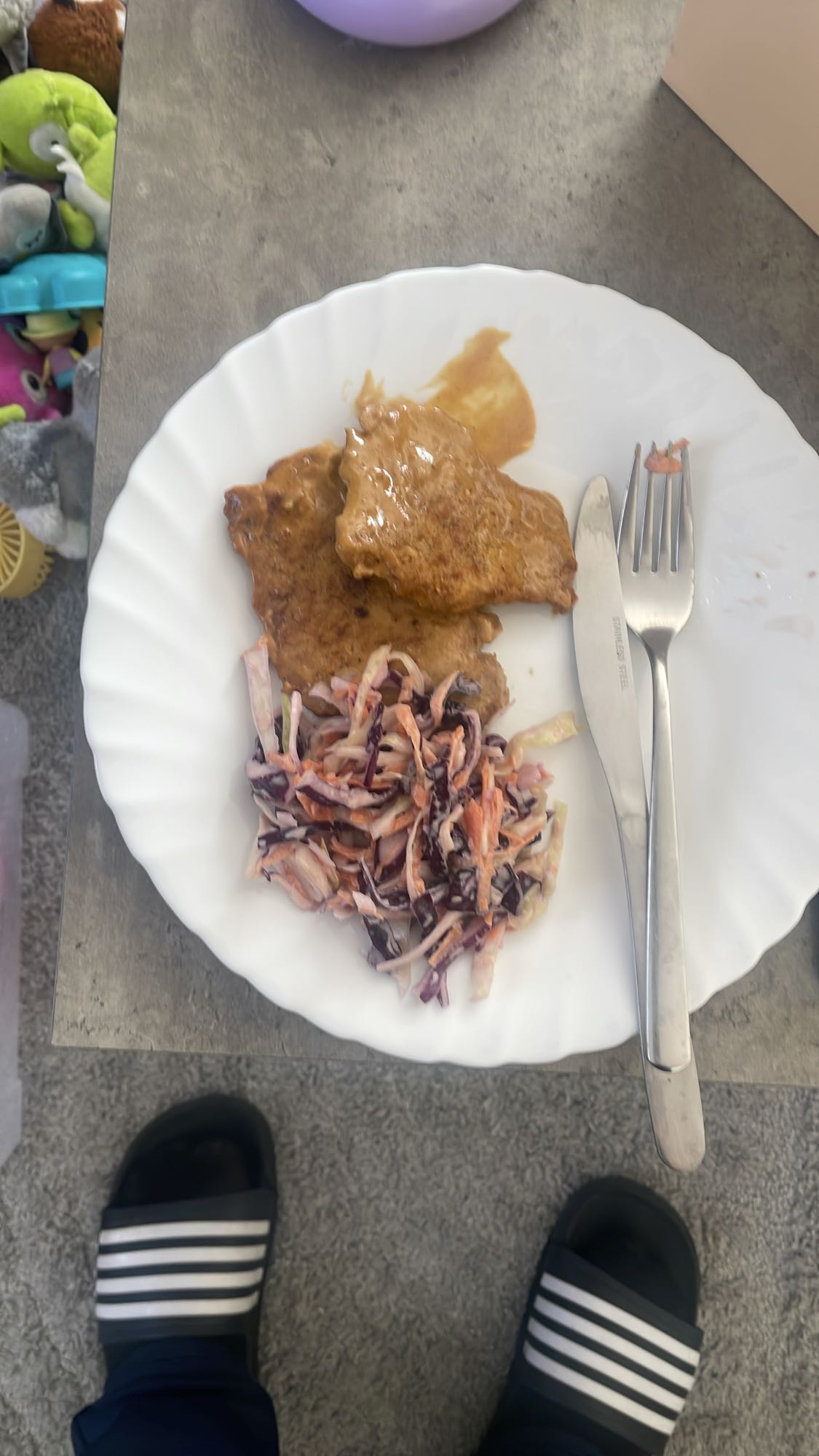 Panerad kotlett med coleslaw