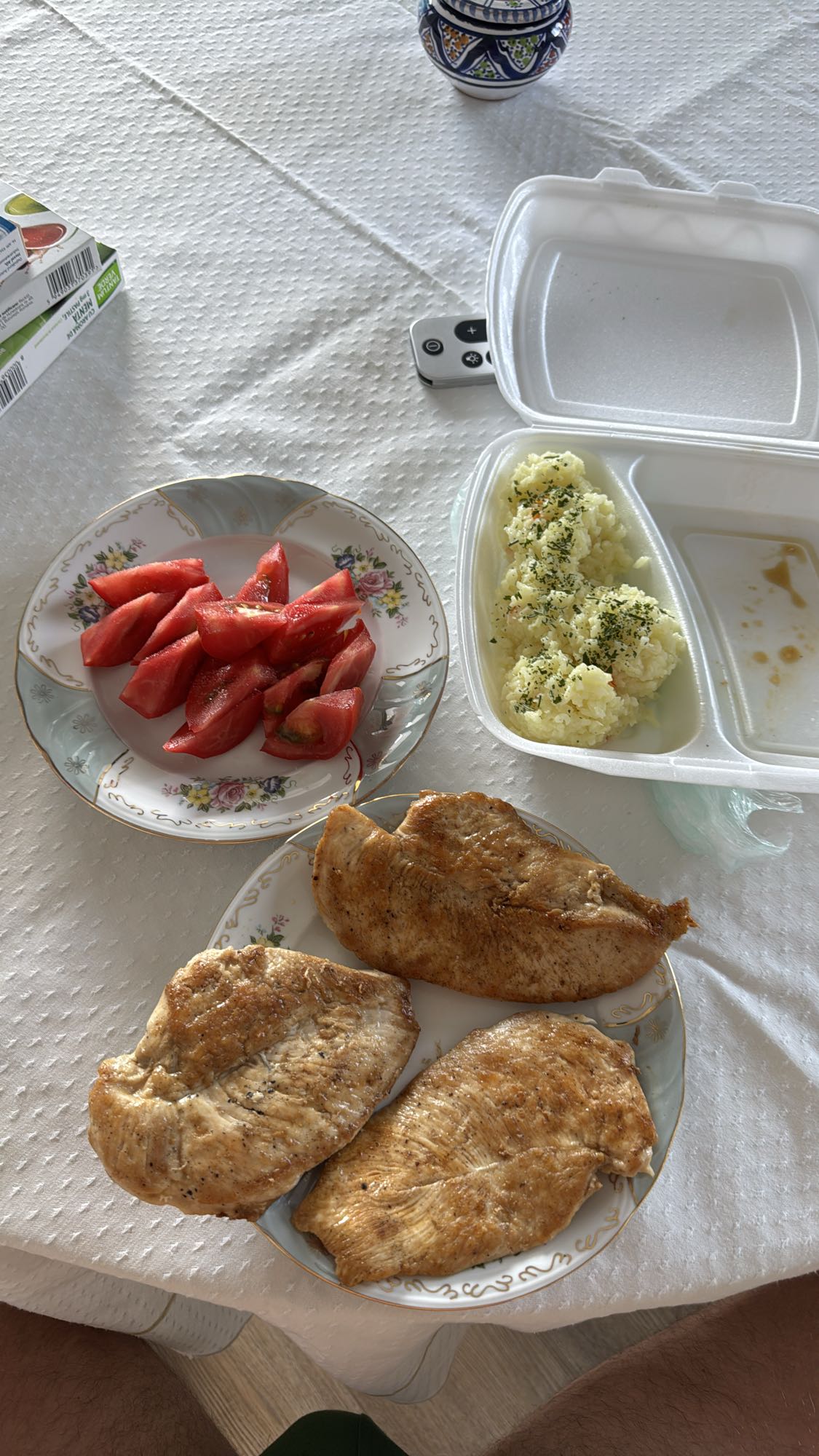 Grillezett csirkemell tál