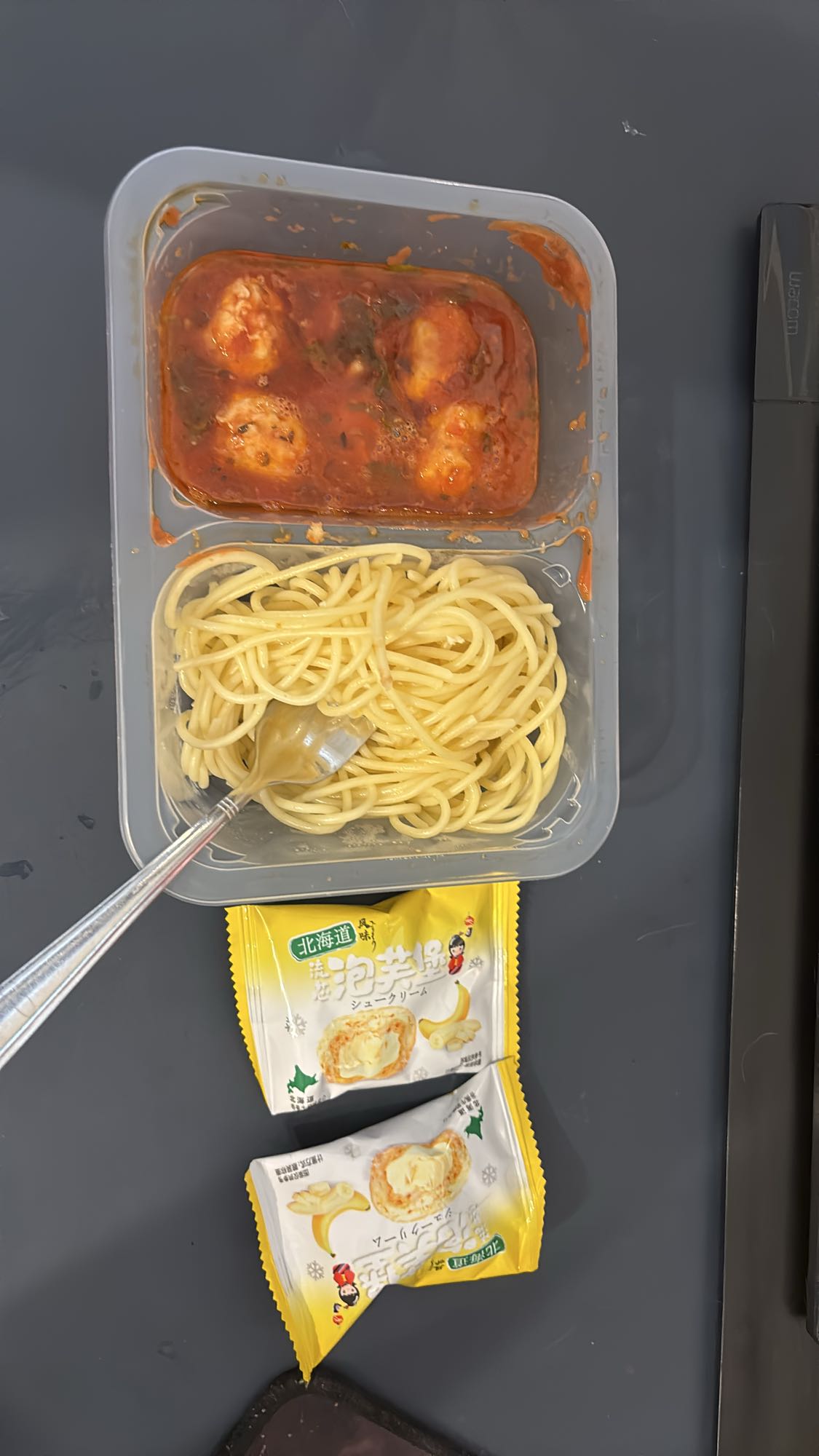 спагетти с фрикадельками и десерт