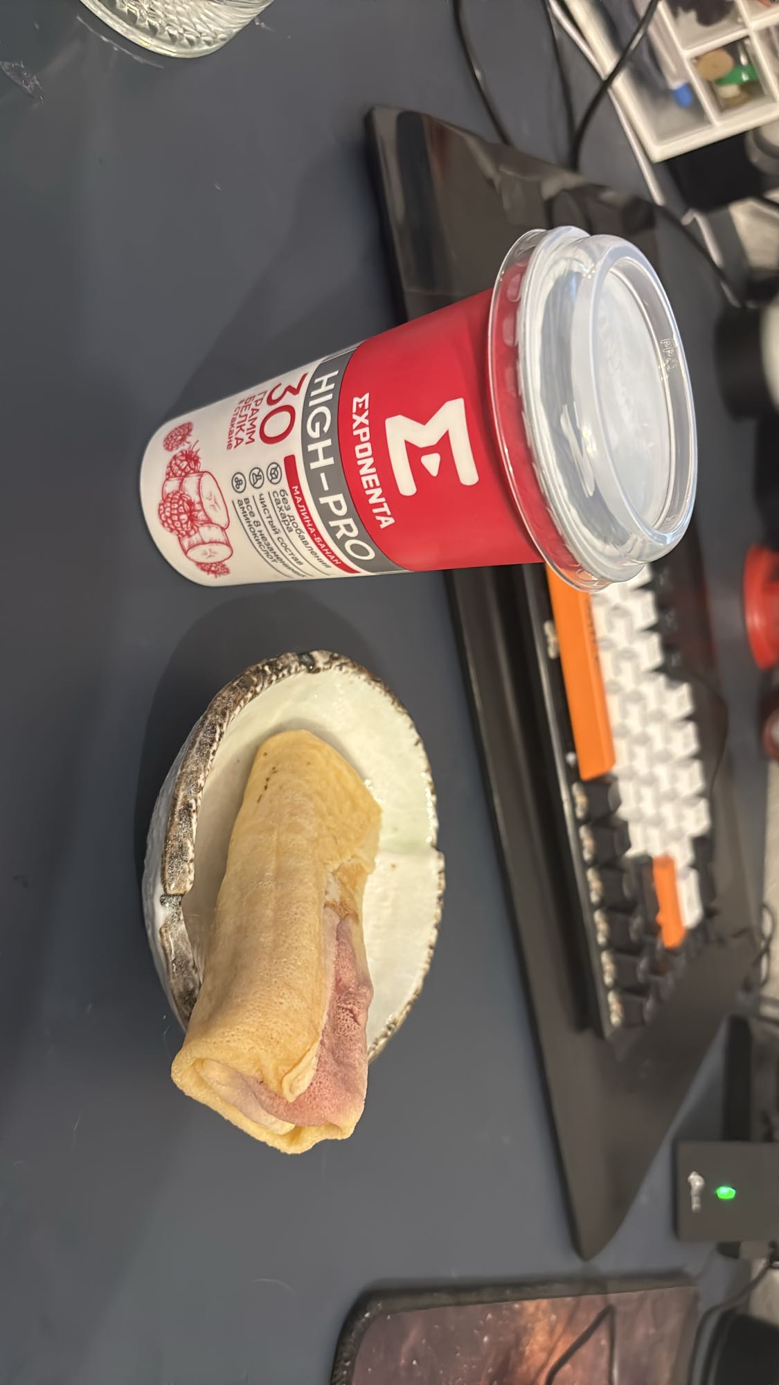 Протеиновый коктейль и блинчик